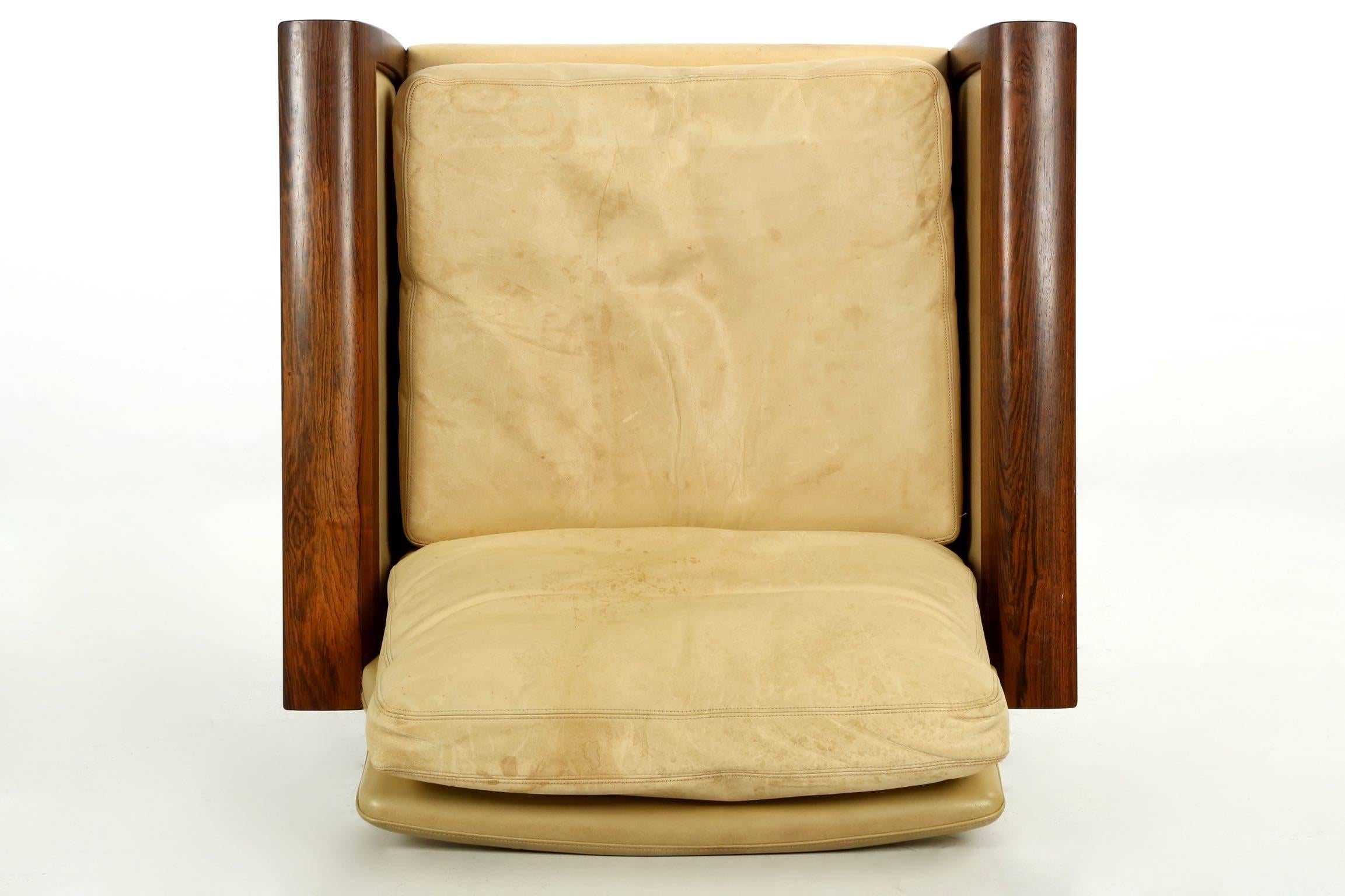 Sculpted Rosewood and Leather Lounge Chair by Hans Olsen for Vatne Møbler In Good Condition In Shippensburg, PA