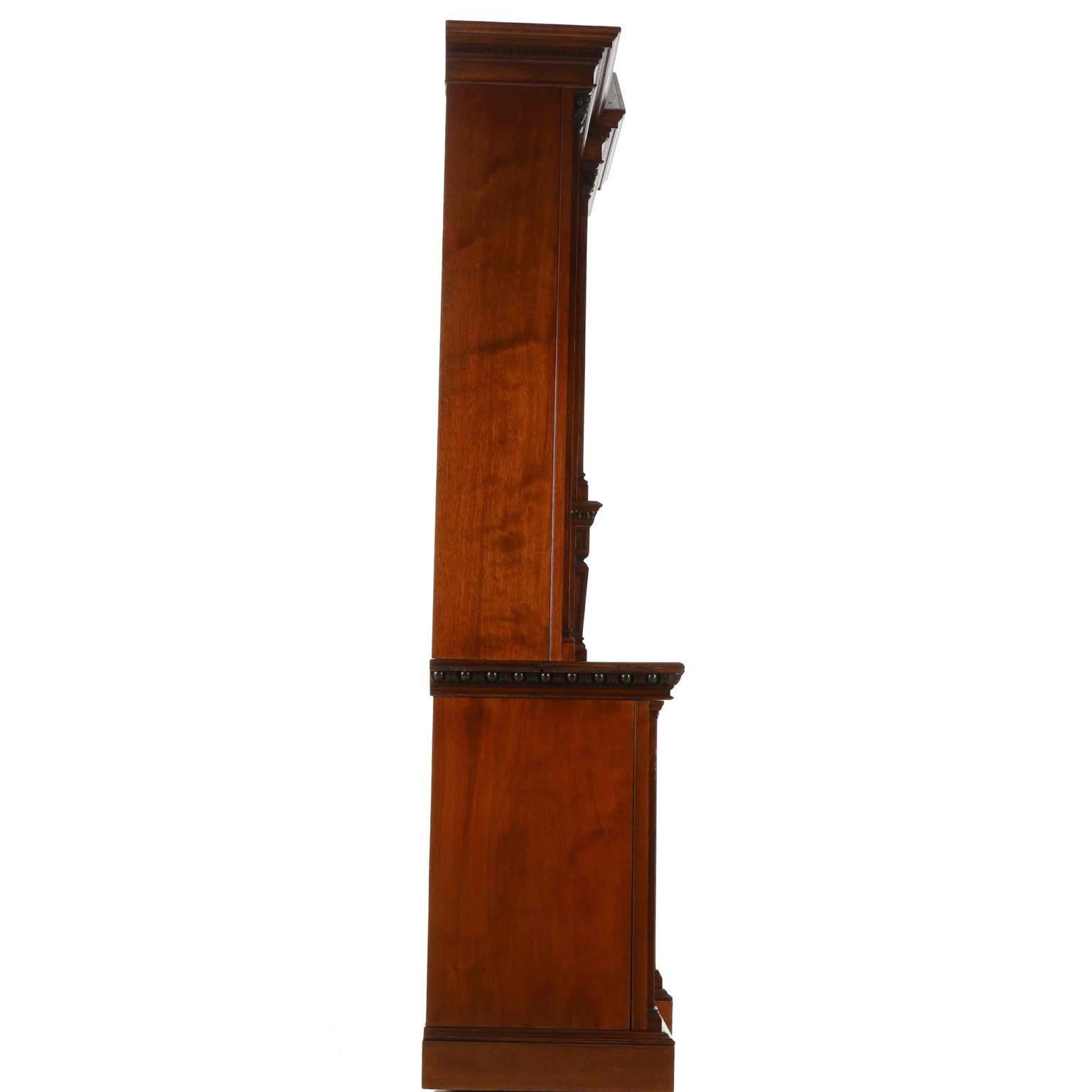 Exceptional Irish Chippendale Walnut Breakfront Bookcase, Strahan & Co. In Excellent Condition In Shippensburg, PA