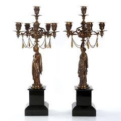 Coppia di candelabri figurativi francesi in bronzo Napoleone III di Charles Ferrat, 1870 ca.