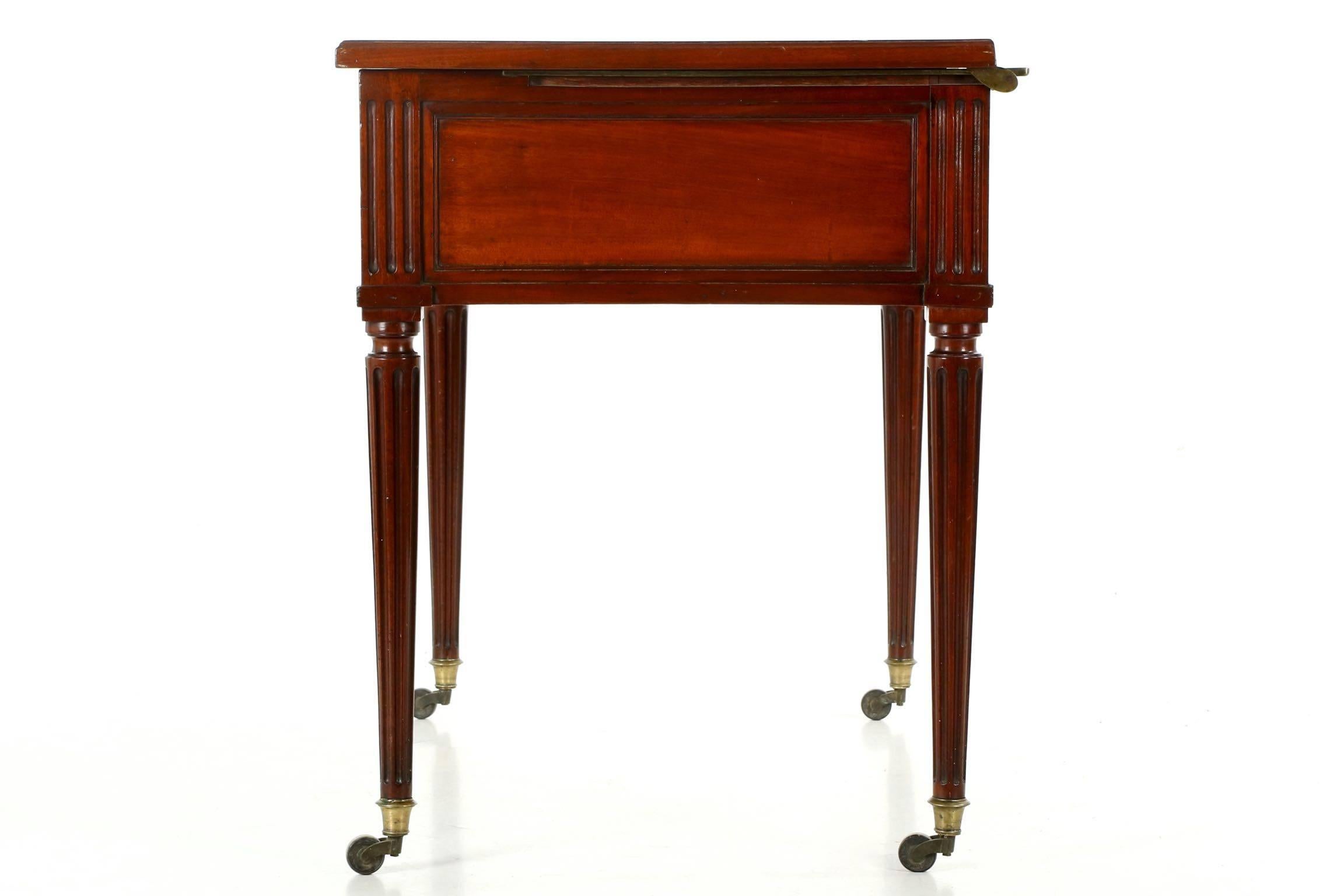Beveled A Fine 18th Century French Louis XVI Mahogany Dressing Writing Table Desk
