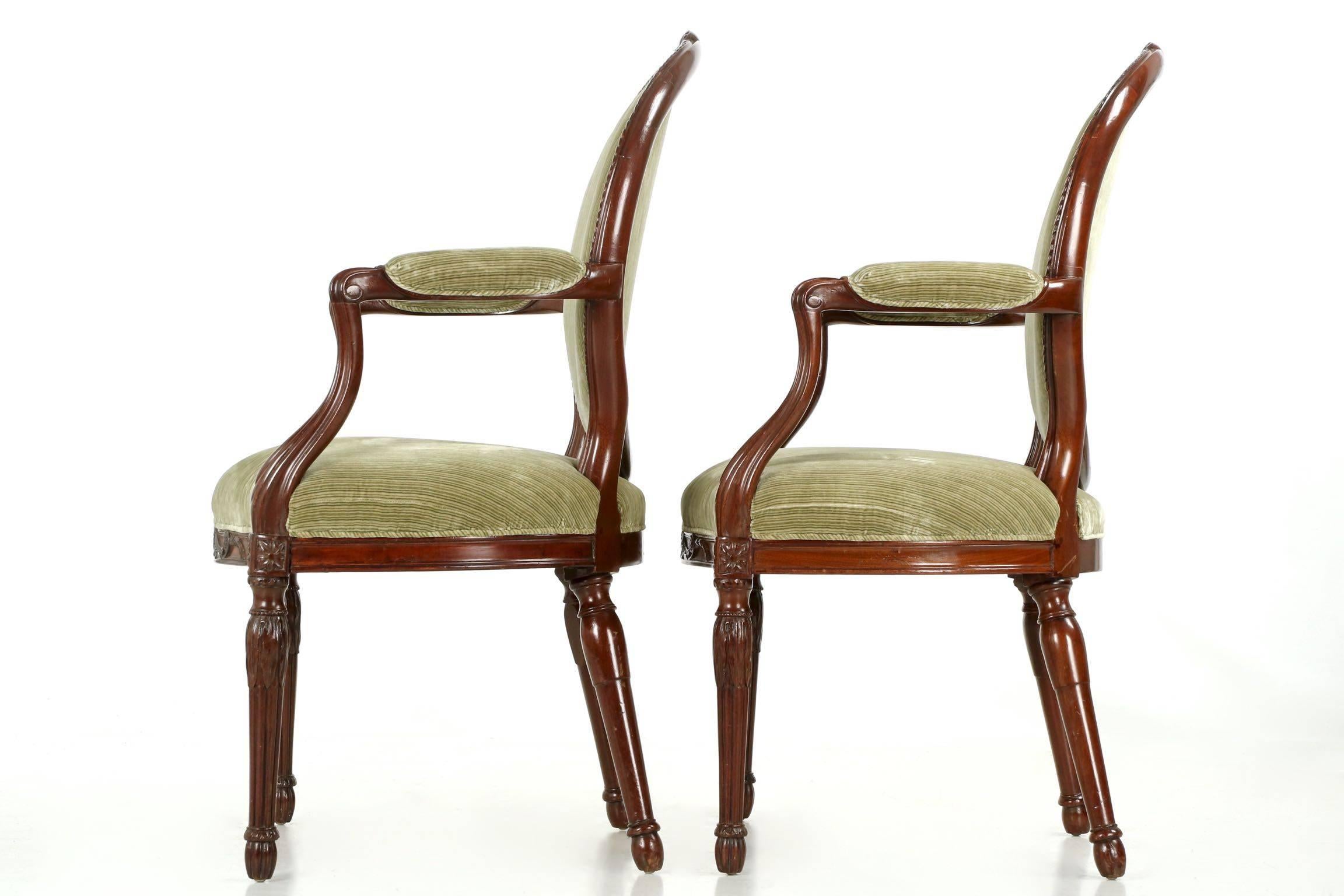Fine Pair of George III Carved Mahogany Armchairs, Late 18th Century In Excellent Condition In Shippensburg, PA