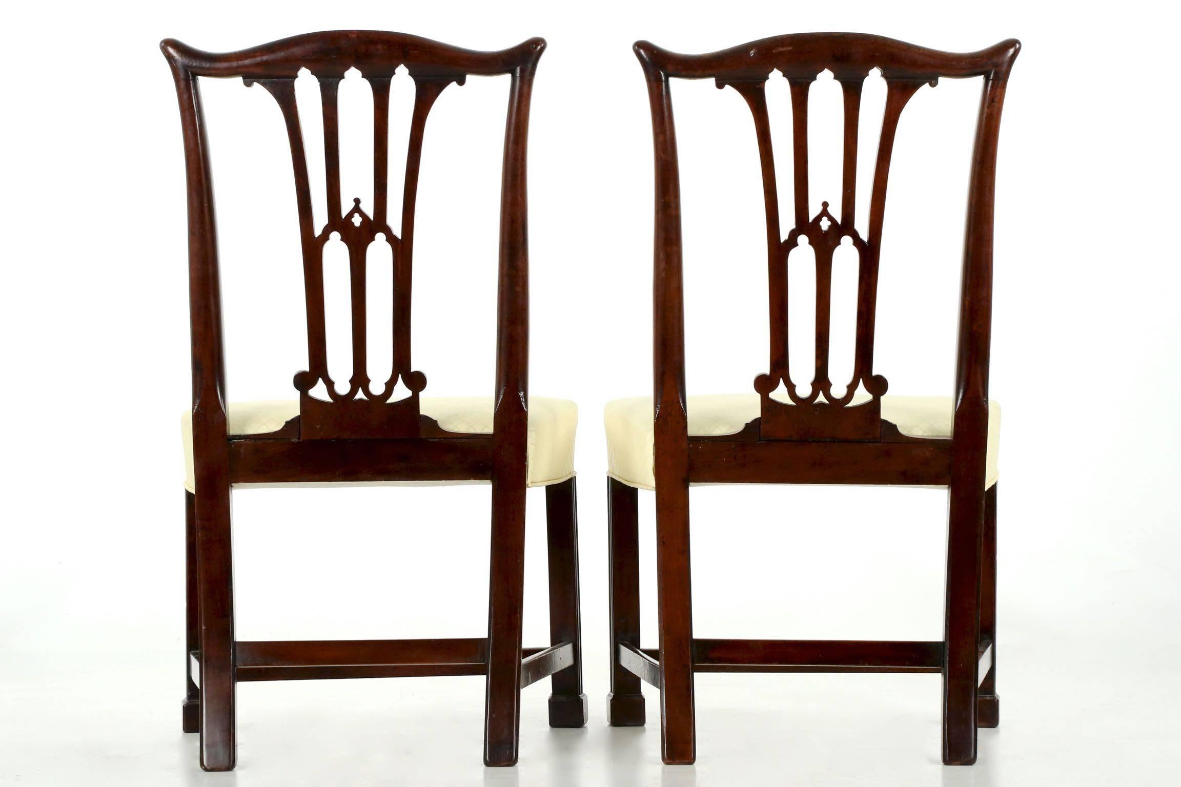 Hand-Crafted Pair of English Chippendale Mahogany Side Chairs in Gothic Taste, circa 1780