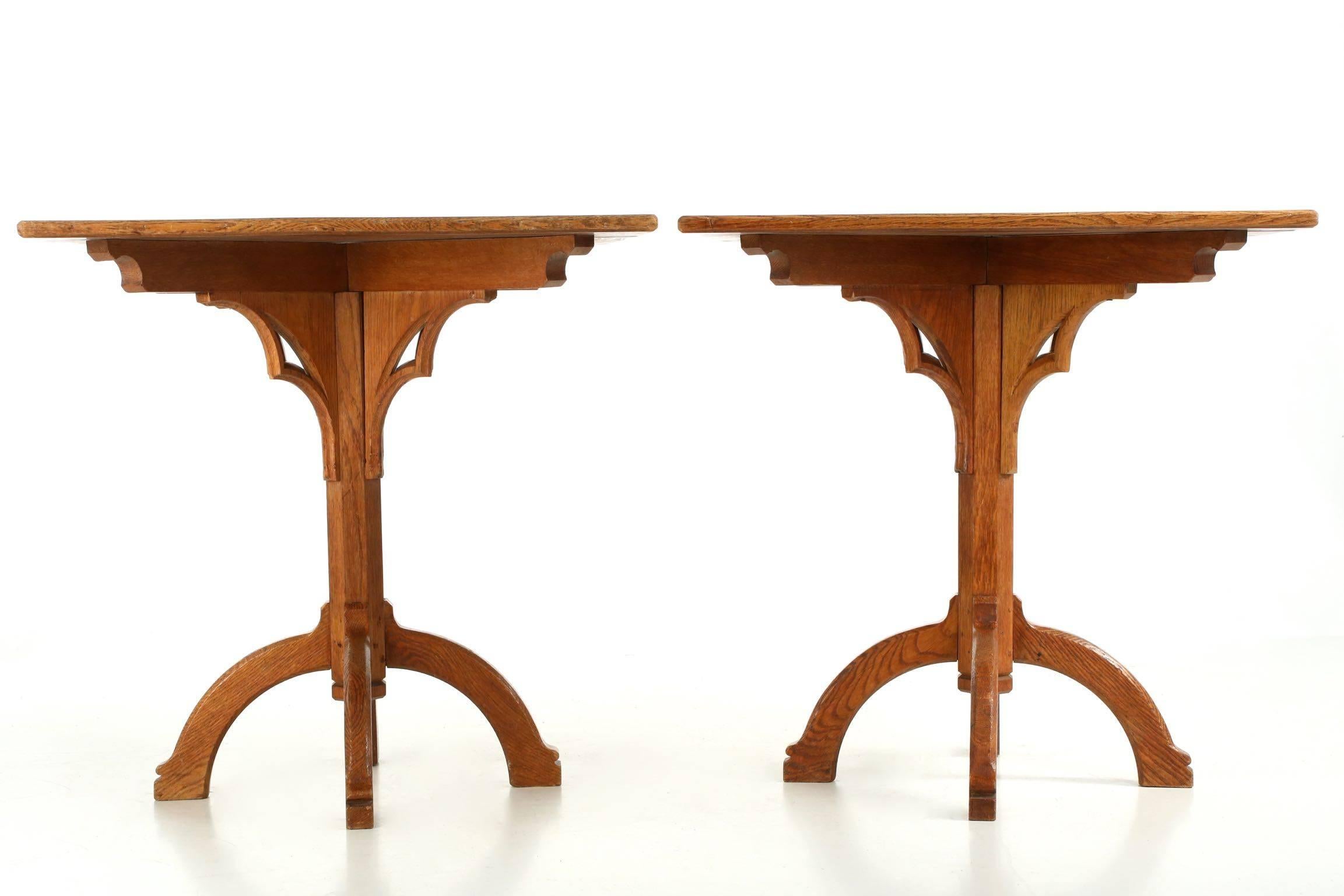 This most attractive pair of Arts and Crafts side tables feature nicely figured red oak quarter sawn to showcase the grain pattern, which was carefully stained with a darker color that was hand wiped on and immediately wiped off, leaving only enough