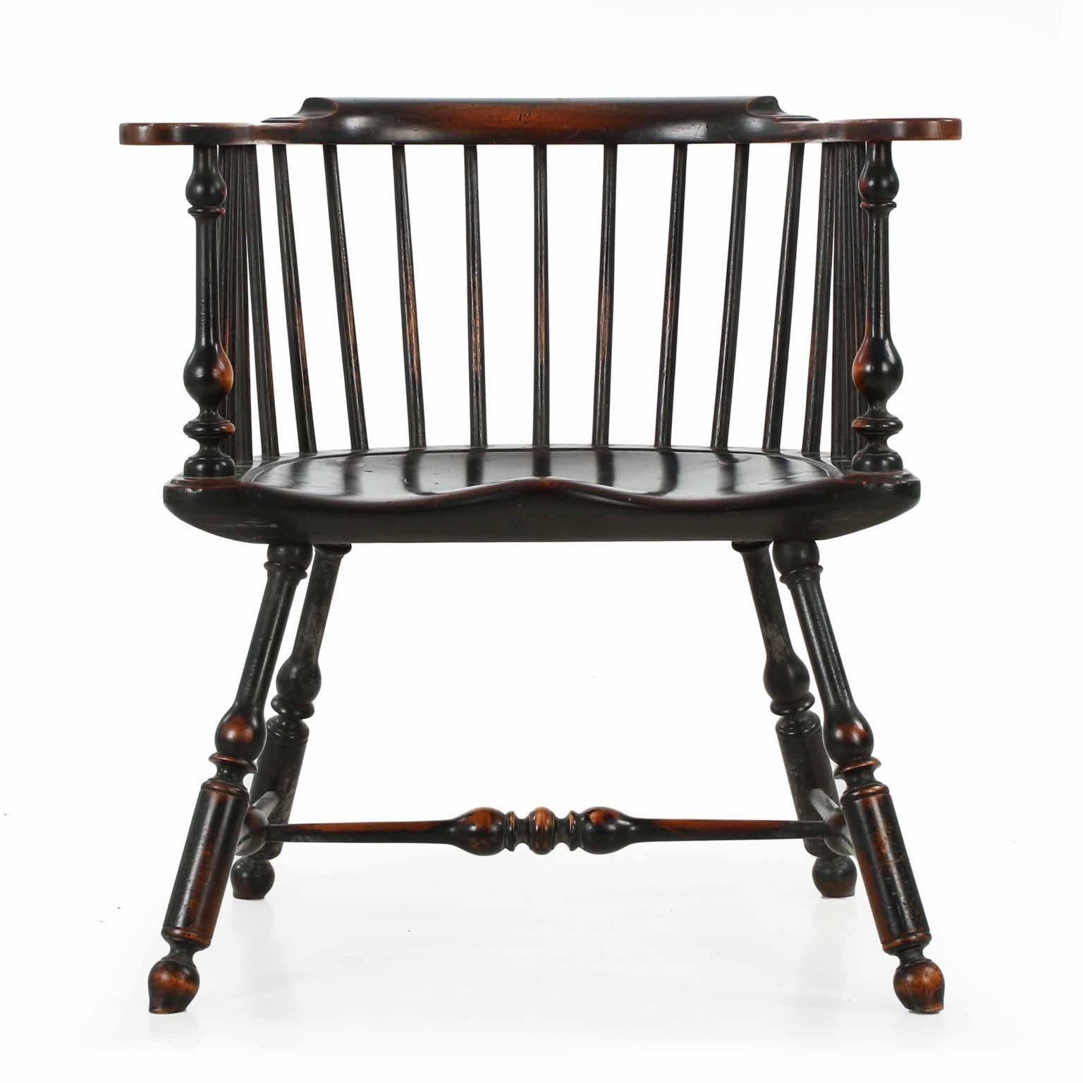 This very skillfully handcrafted chair perfectly replicates the original lowback windsor chairs of Philadelphia. It features a most attractive and carefully balanced splay in the turned legs, these the rather distinct turned-barrel and swollen