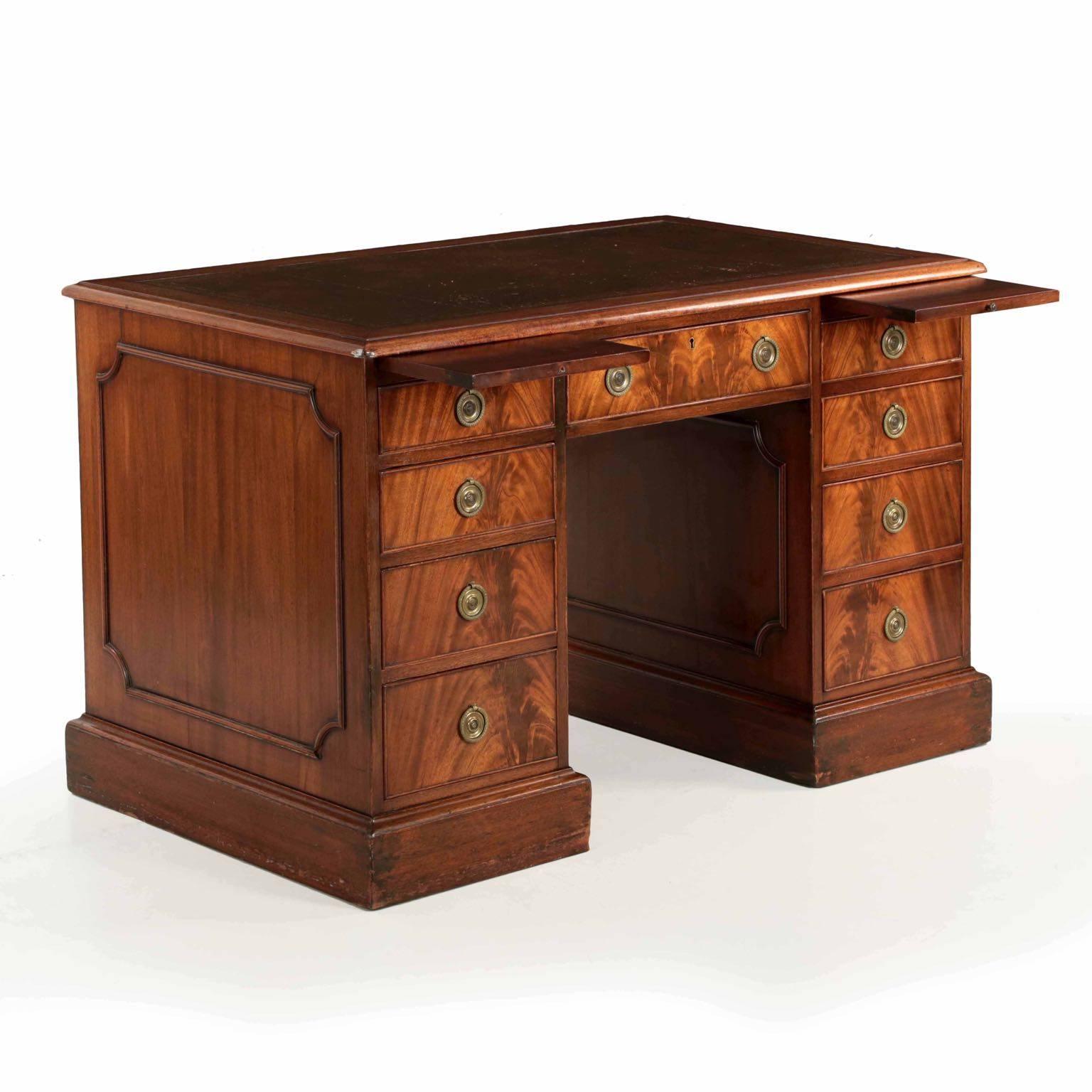 Noteworthy for the restrained size and excellent form, this gorgeous pedestal desk was crafted at the turn of the century closely after the Georgian taste of a century prior. The mahogany flames are match-booked with perfect symmetry between every