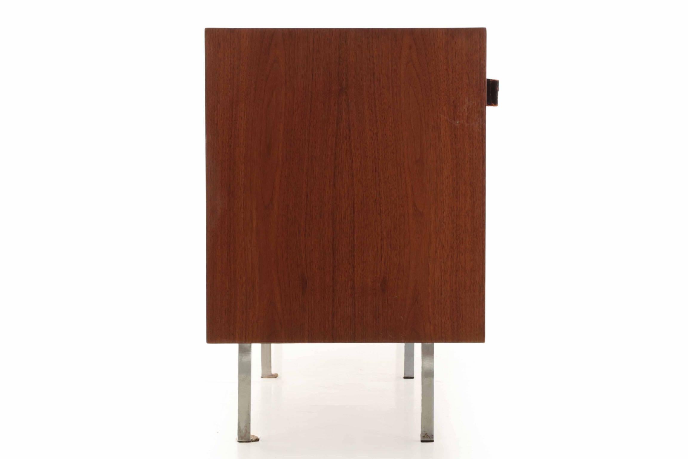 Veneer Florence Knoll Walnut and White Laminate Credenza Sideboard Cabinet, circa 1955