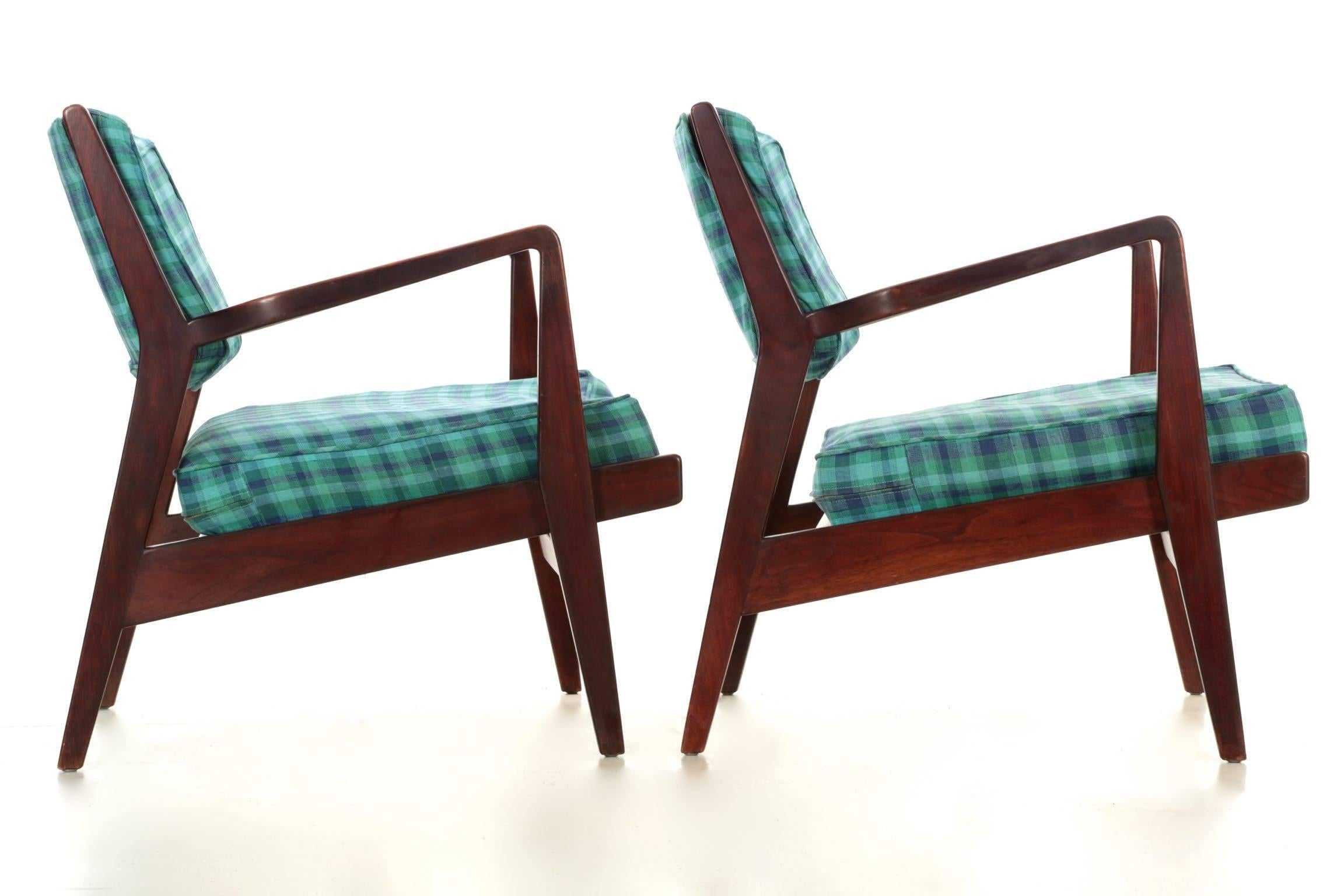 Pair of Jens Risom Mid-Century Modern Walnut Armchairs and Ottoman, circa 1960s 1