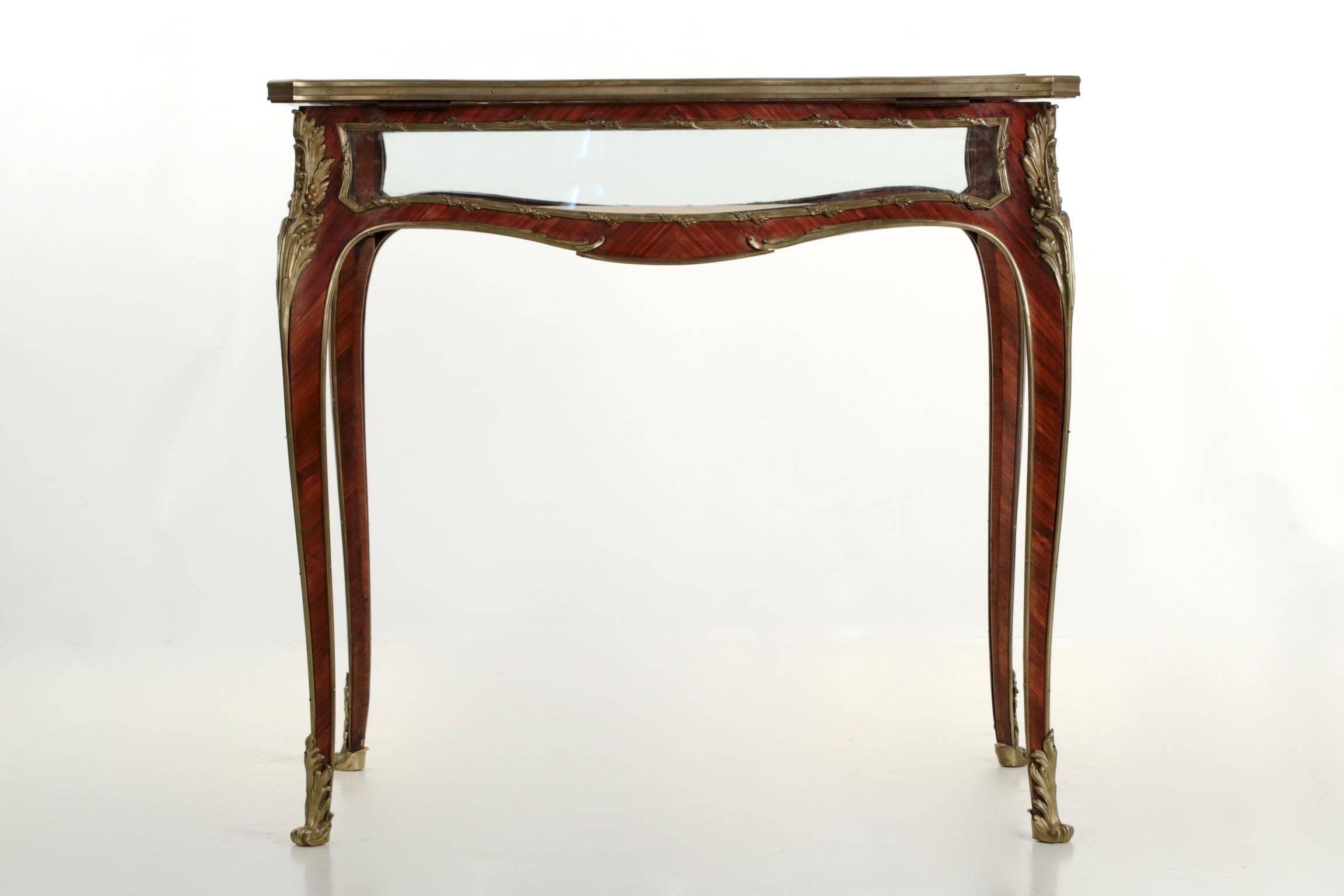French Louis XV Style Collector's Vitrine Center Table Antique Gueridon, c. 1890 2