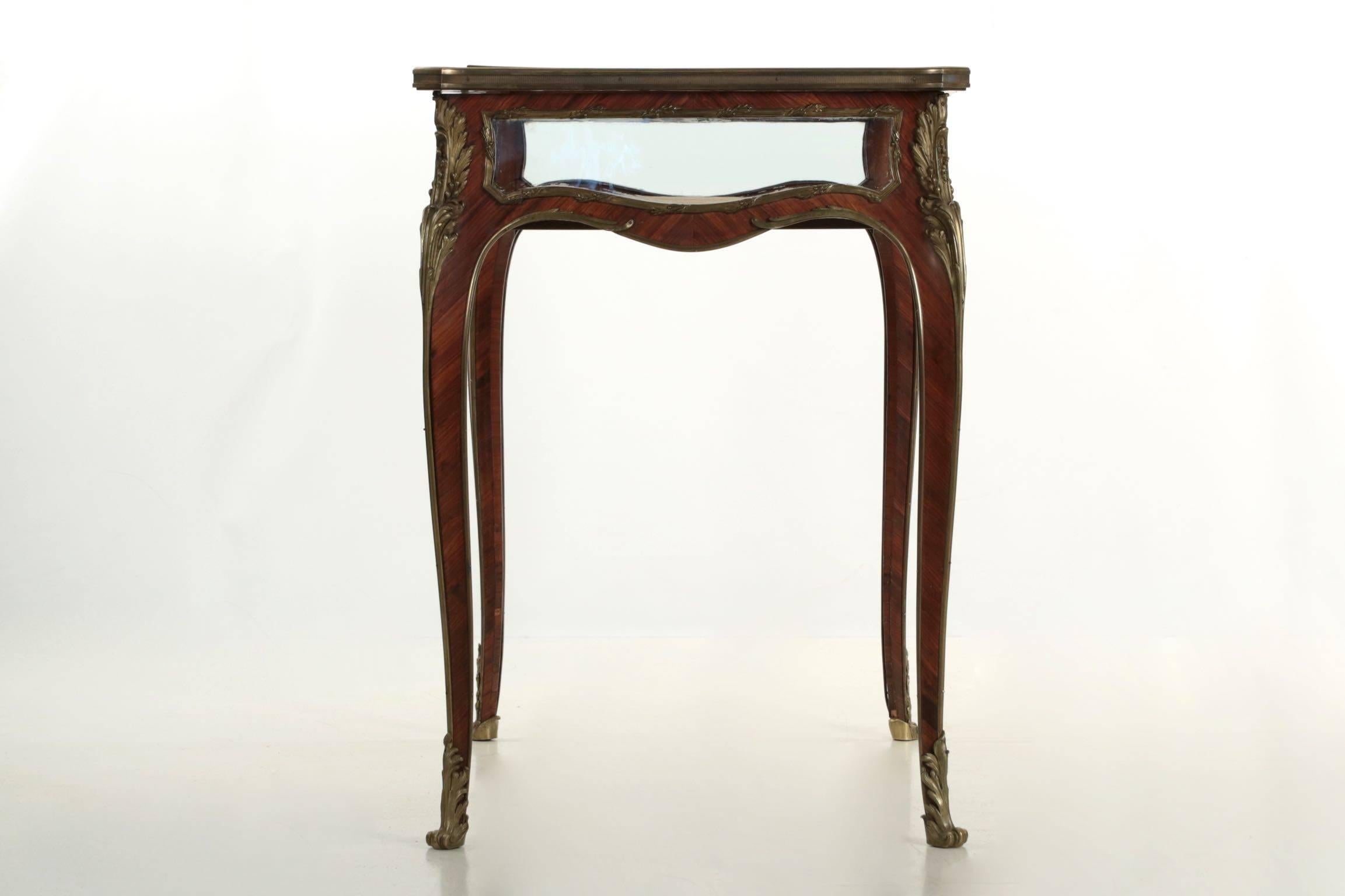 French Louis XV Style Collector's Vitrine Center Table Antique Gueridon, c. 1890 3