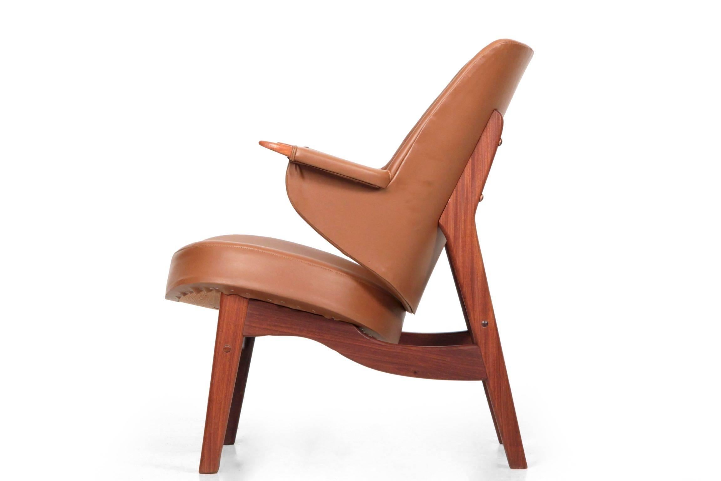 Danish Mid-Century Modern Sculpted Teak Arm Chair by Poul Jessen for Viby J. In Good Condition In Shippensburg, PA