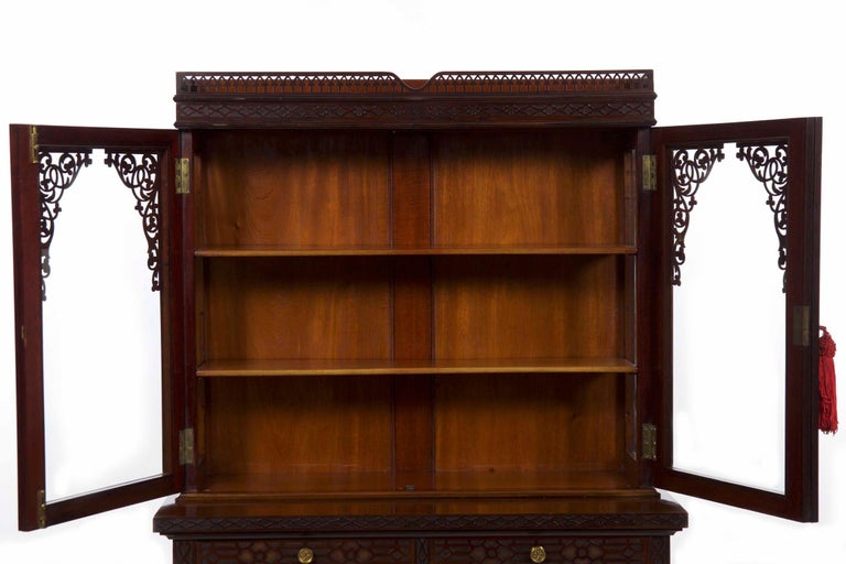 Chinese Chippendale Style Mahogany Antique Curio Cabinet By James Chinese Chippendale Style Mahogany Antique Curio Cabinet by James Lamb In Good Condition For Sale In - Chinese Chippendale Style Mahogany Antique Curio Cabinet By James