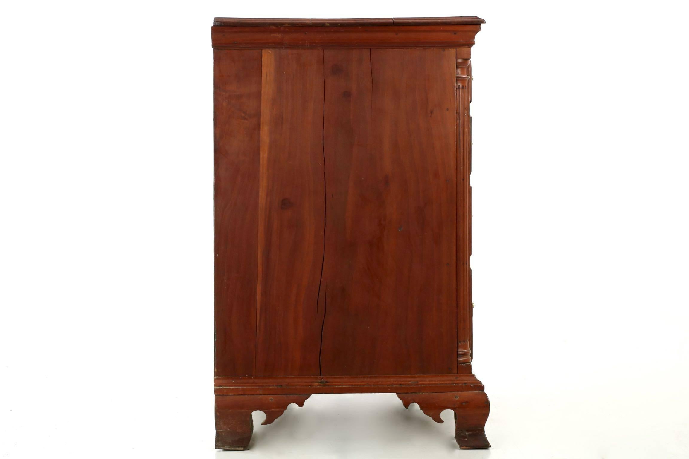 Fine American Chippendale Cherry Chest of Drawers, Pennsylvania, circa 1770 1