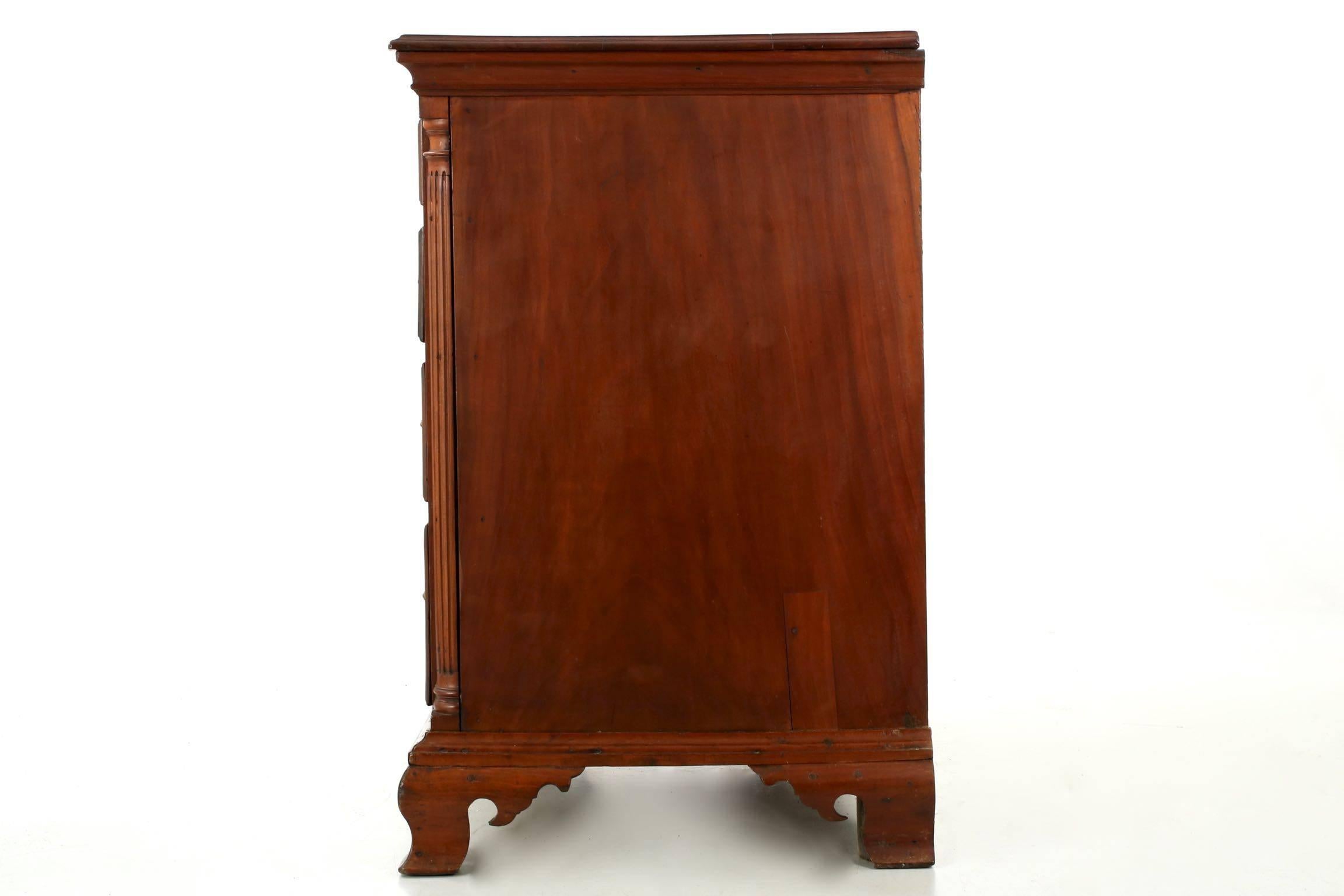 Fine American Chippendale Cherry Chest of Drawers, Pennsylvania, circa 1770 3