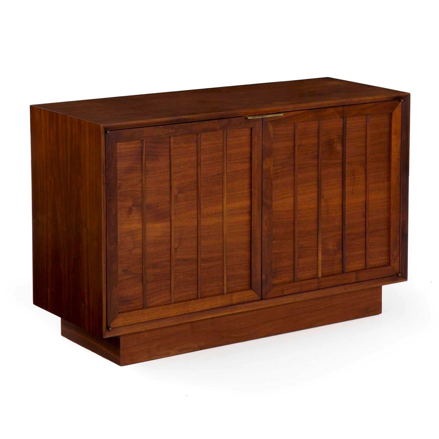 This is a most attractive vintage walnut credenza, designer unknown but very tastefully rendered in the Scandinavian Modern taste. It is austere and leverages the natural beauty of the walnut grain to its fullest, this flowing beautifully from one