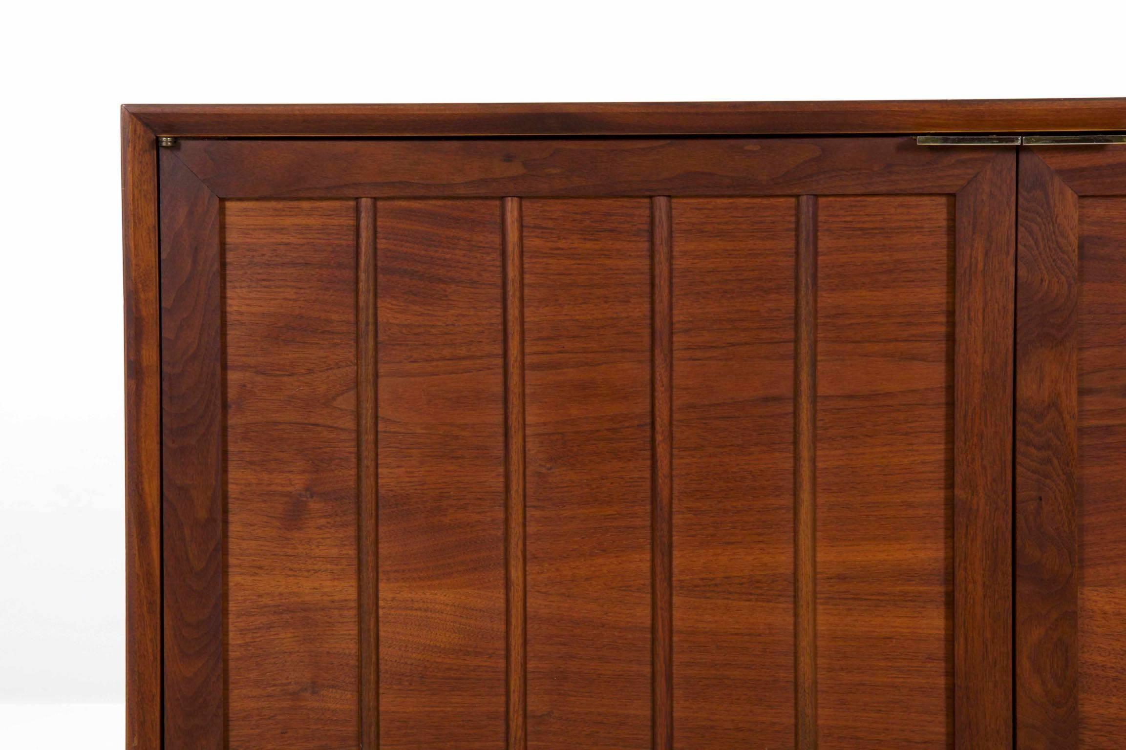 Mid-Century Modern Walnut Cabinet Credenza 10