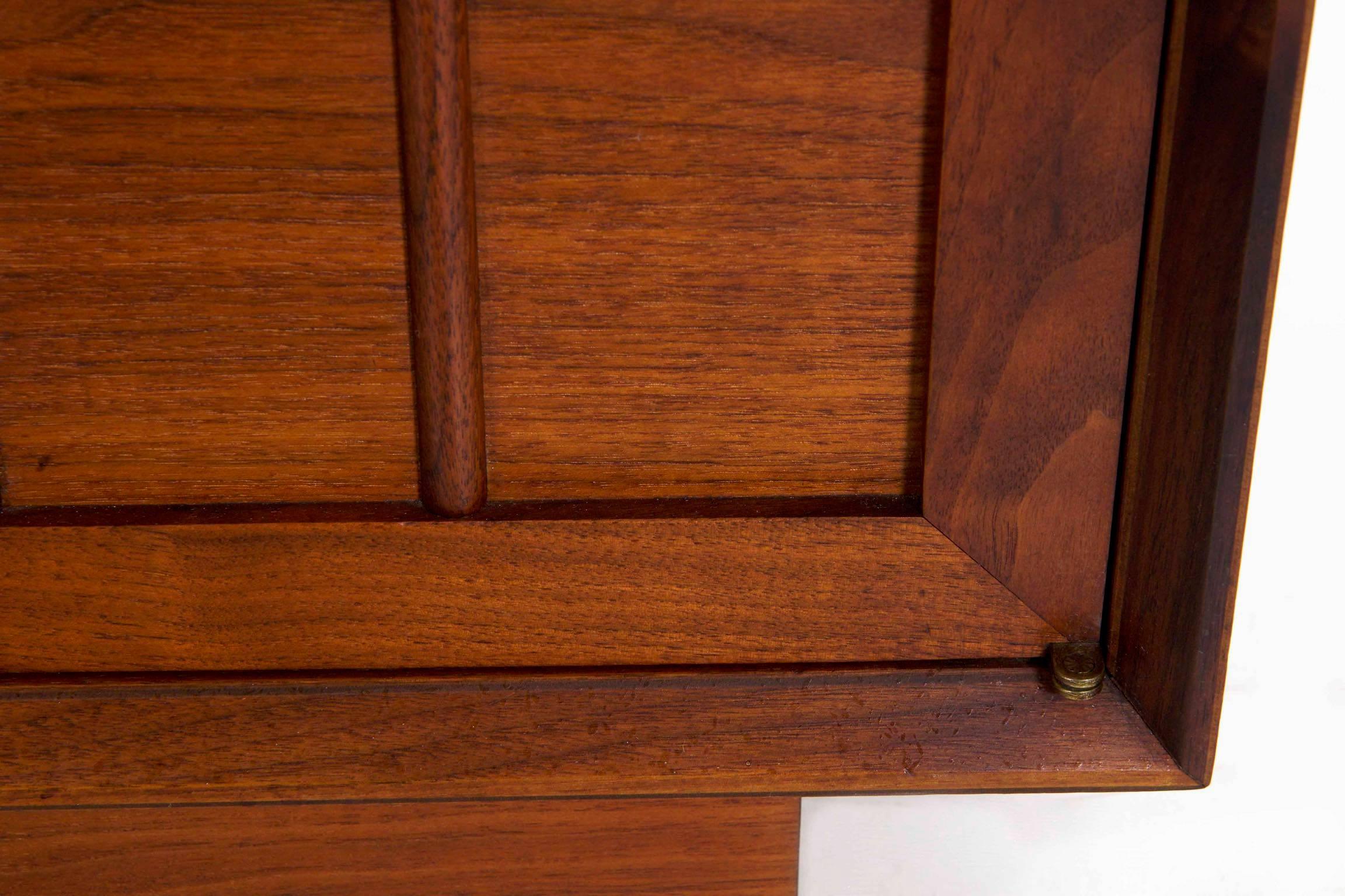 Mid-Century Modern Walnut Cabinet Credenza 13