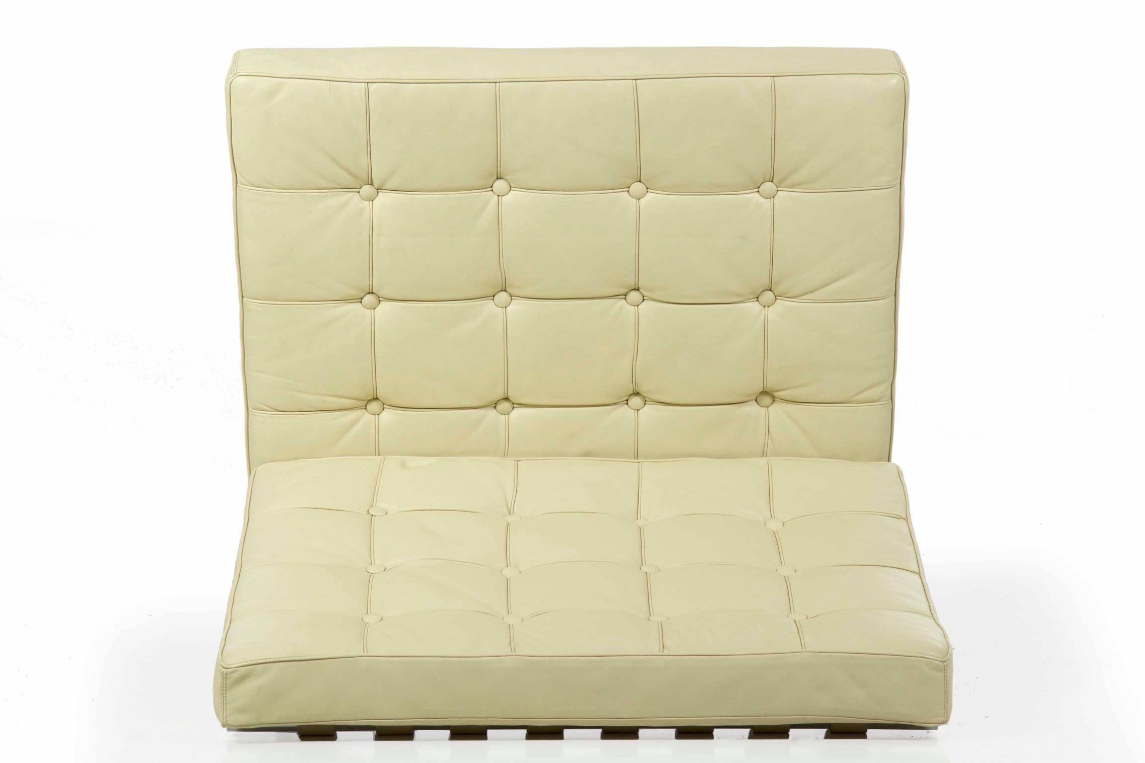 Mies van der Rohe Modern Italian White Leather Barcelona Lounge Chair 7
