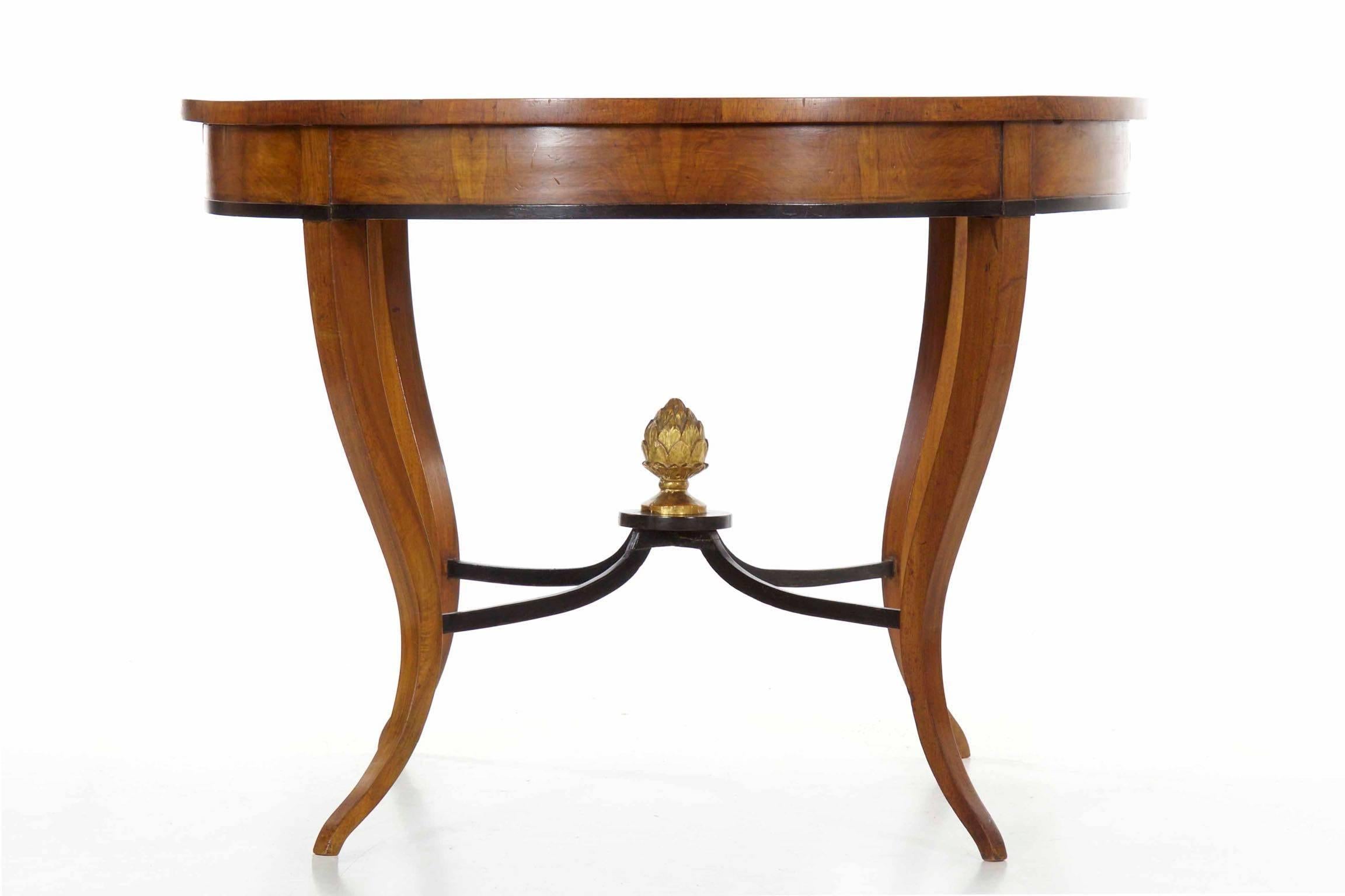Oak Antique Austrian Biedermeier Round Fruitwood Centre Table, circa 1825