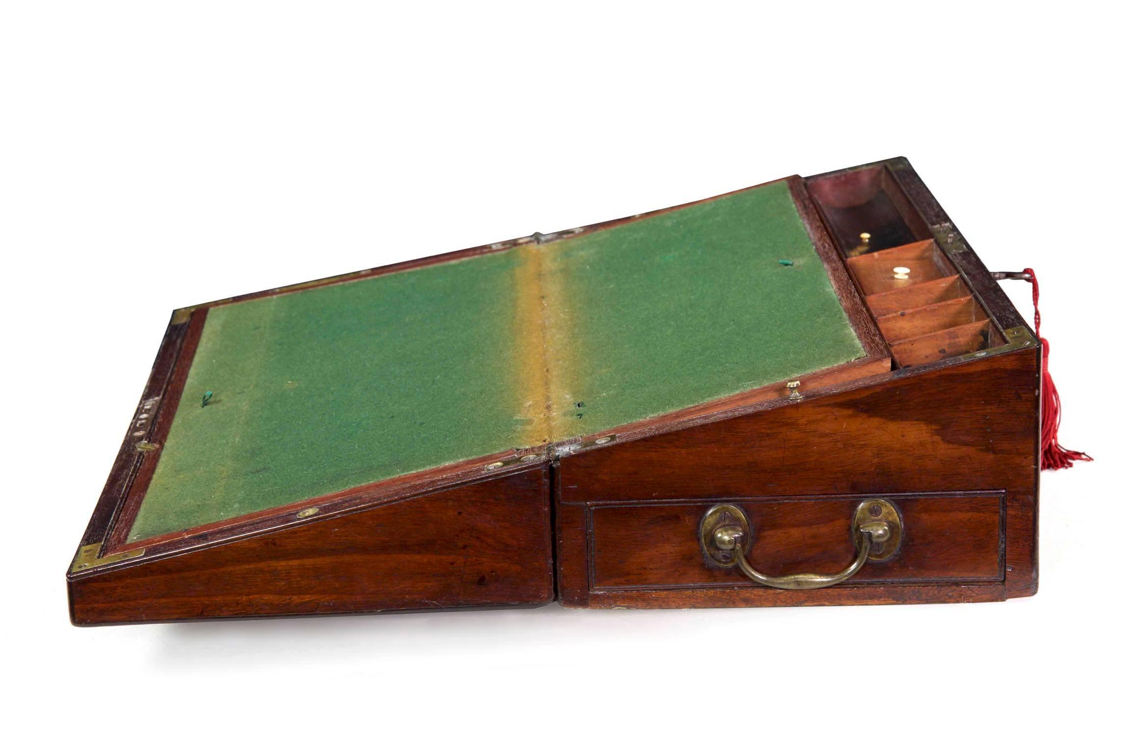 English George III Mahogany and Brass Antique Traveling Desk Writing Slope Box In Good Condition In Shippensburg, PA
