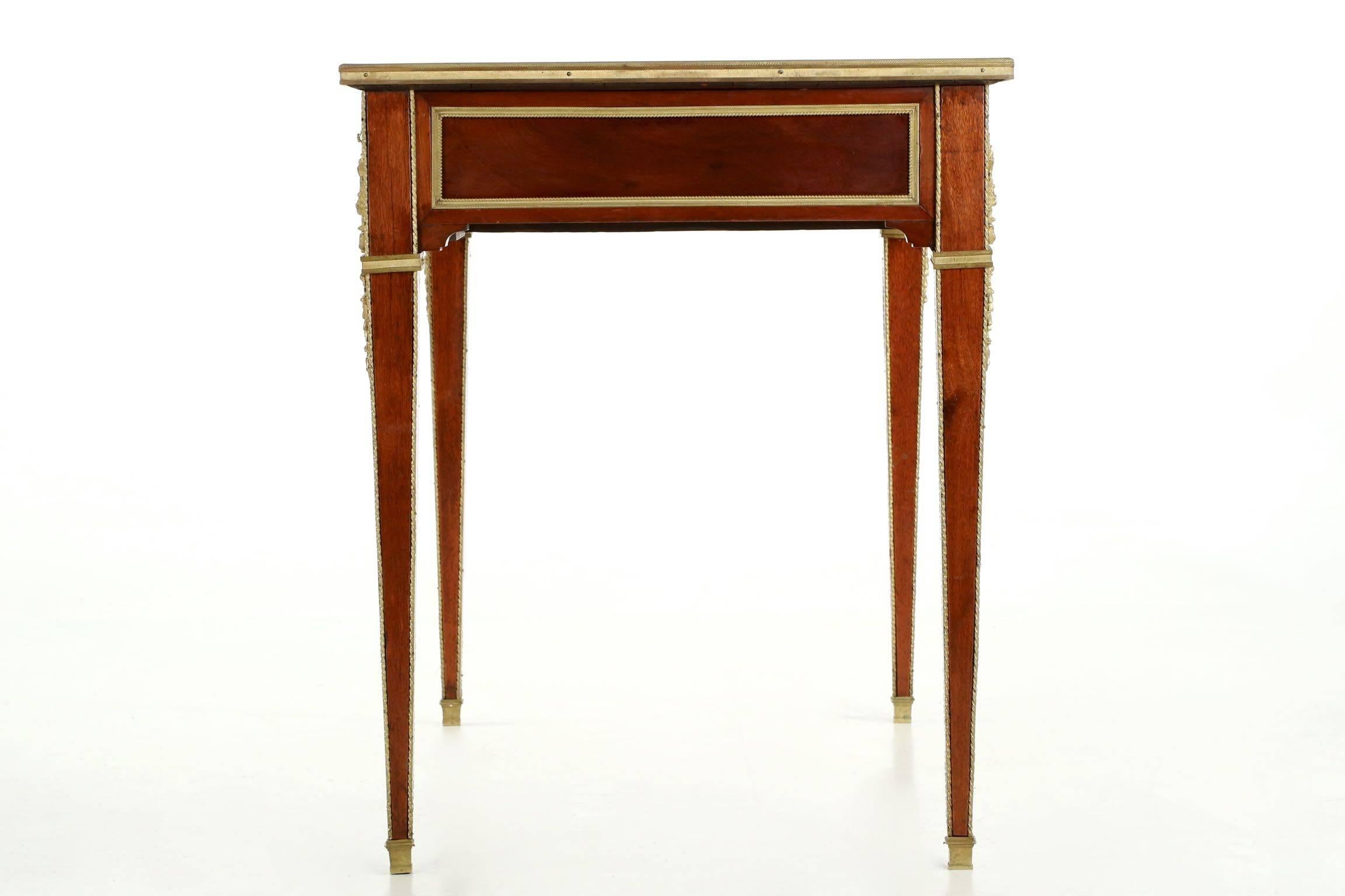 20th Century French Neoclassical Antique Mahogany Bureau Plat Writing Table Desk (Vergoldet)