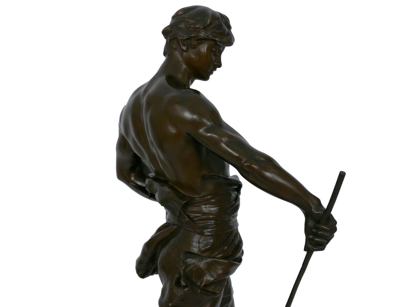 Sculpture française en bronze ancien Belluaire d’Eugène Marioton 3