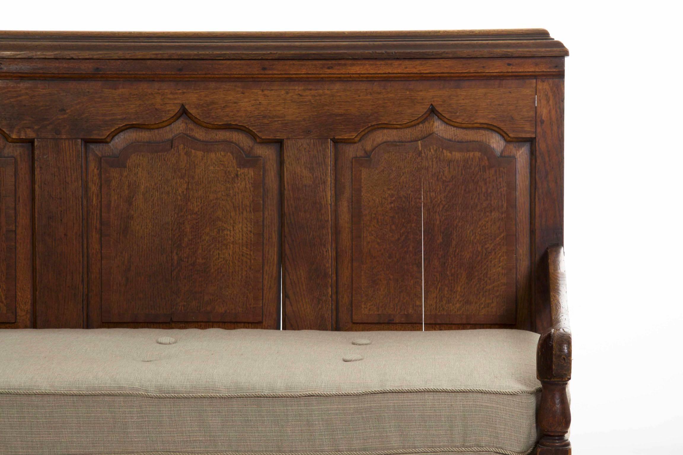 19th Century English Georgian Style Antique Hall Bench Settle Settee In Good Condition In Shippensburg, PA