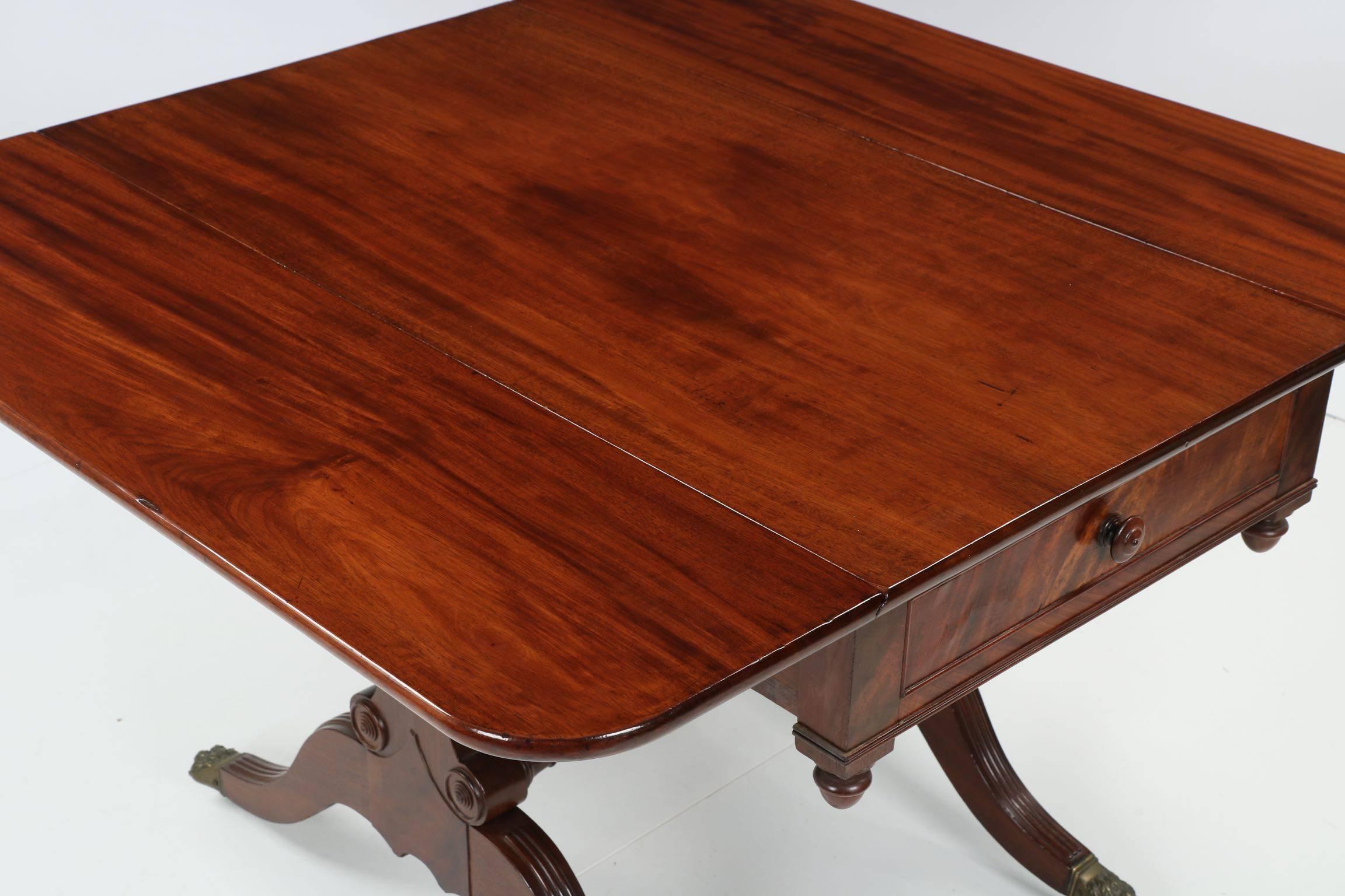 American Classical Mahogany Antique Breakfast Table, New York, 19th Century 3