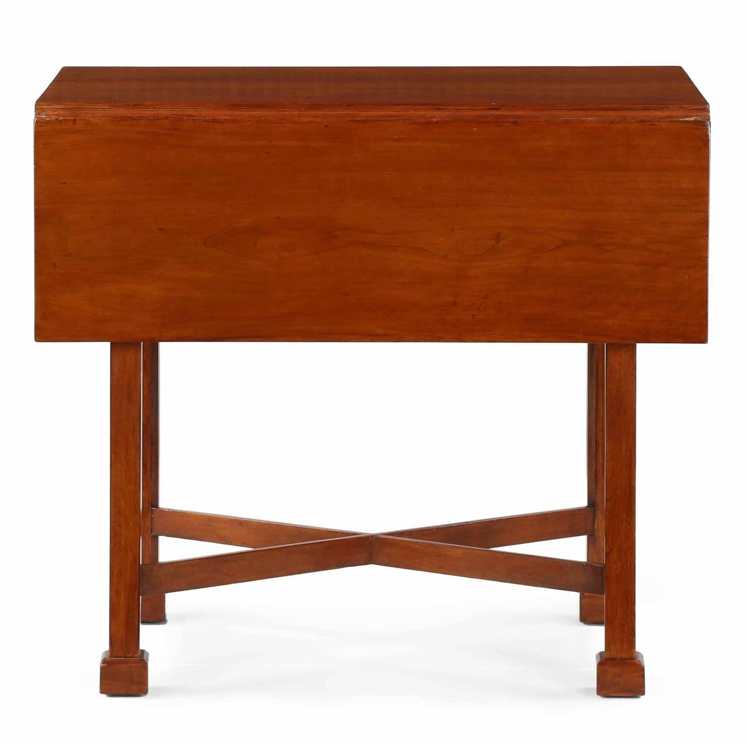 This pembroke table exhibits an austerity and simplicity that is most attractive. The top is crafted of solid plank cherry leaves and two planks of cherry for the top, each a wonderful display of ribbed grains with excellent color. The leaves lift