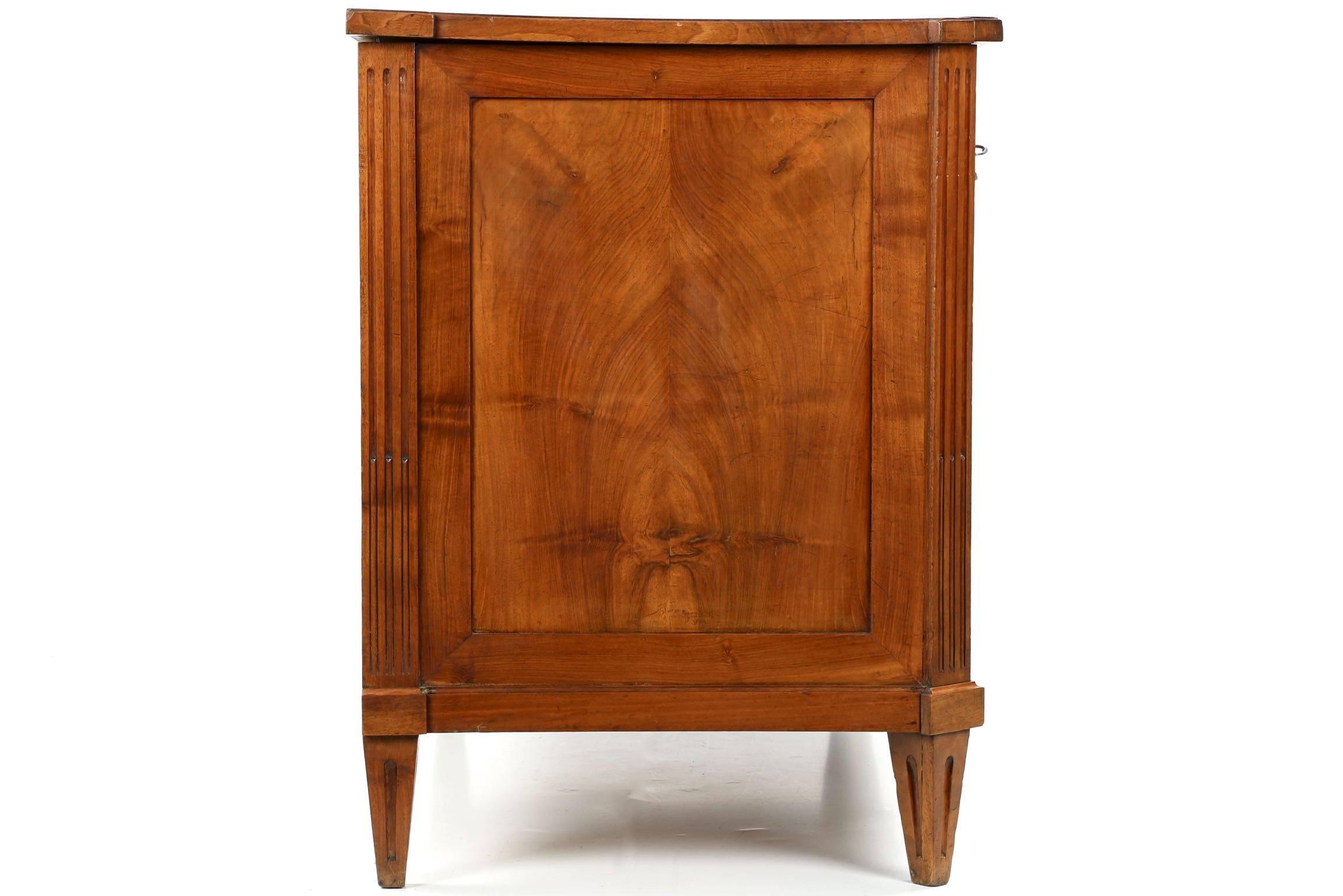 Italian Neoclassical Walnut Commode Antique Chest of Drawers, 19th Century In Excellent Condition In Shippensburg, PA