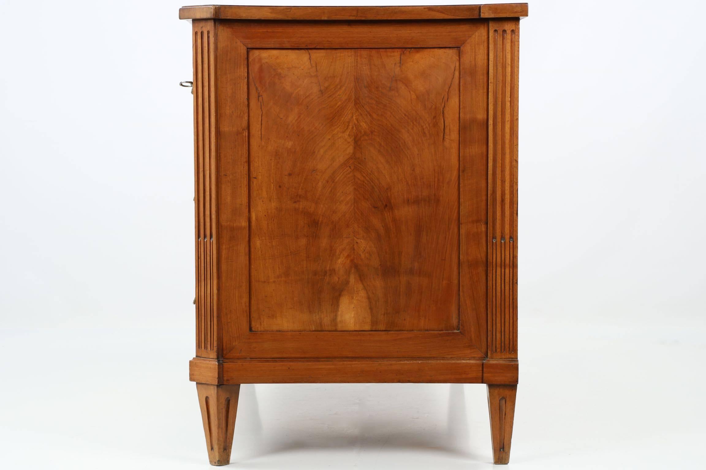Italian Neoclassical Walnut Commode Antique Chest of Drawers, 19th Century 2