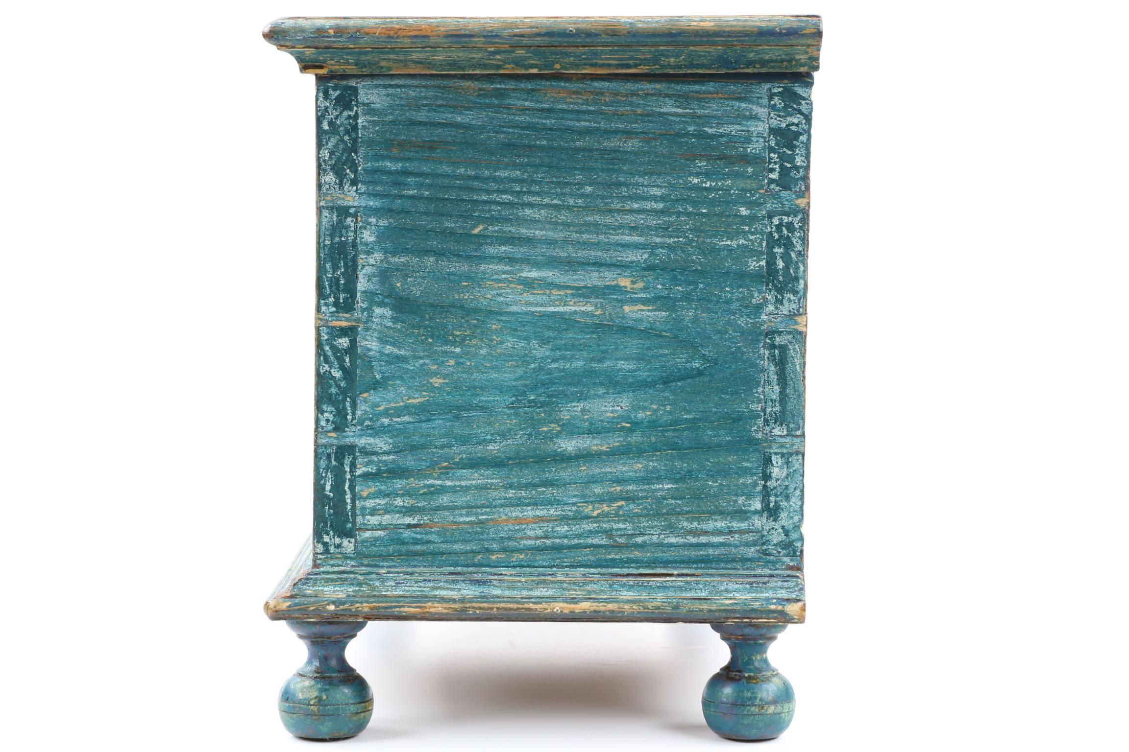 American Blue Painted Miniature Antique Chest Box, Pennsylvania, circa 1830 In Excellent Condition In Shippensburg, PA