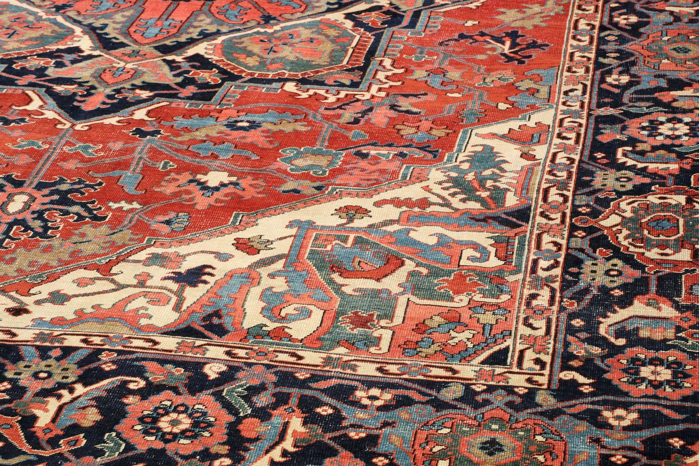 Fine Authentic Persian Antique Heriz Serapi Carpet Rug, circa 1910 In Excellent Condition In Shippensburg, PA