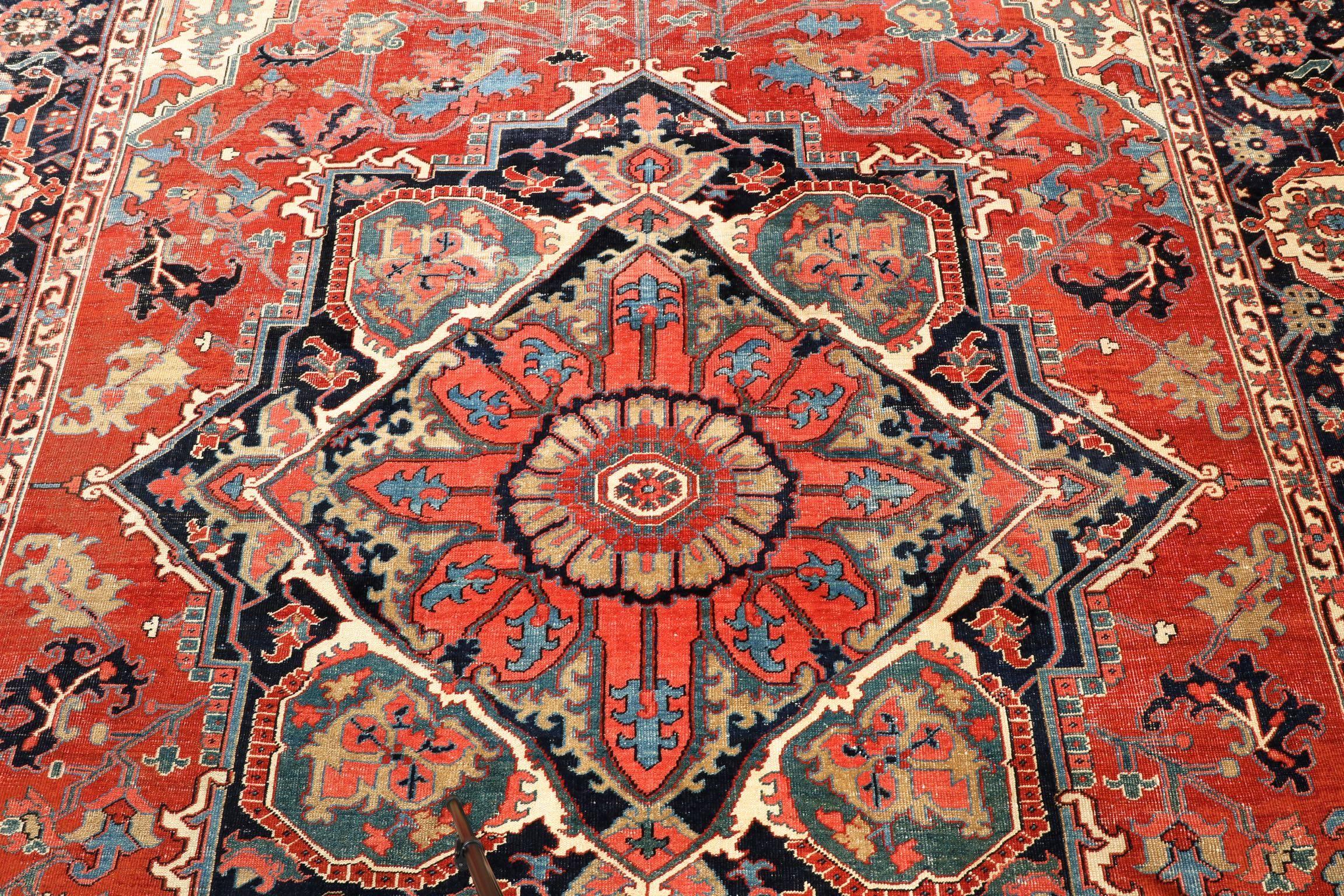 20th Century Fine Authentic Persian Antique Heriz Serapi Carpet Rug, circa 1910