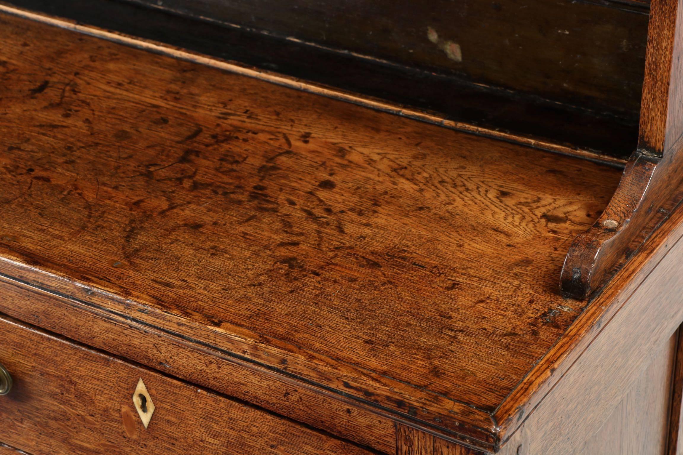 English Antique Oak Welsh Cupboard Cabinet, Early 19th Century In Good Condition In Shippensburg, PA