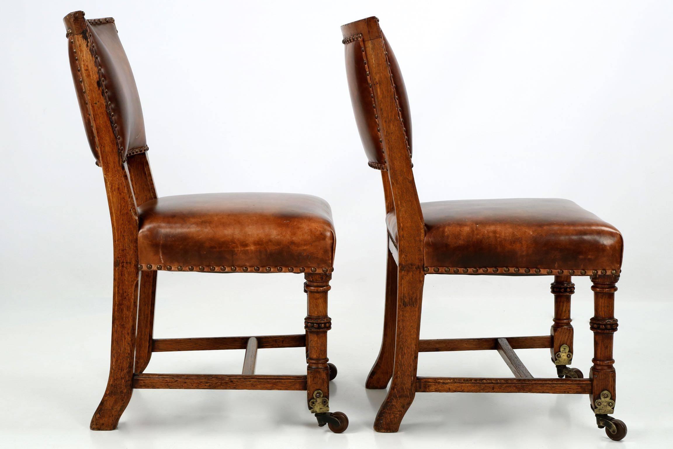 Pair of English Antique Leather and Carved Oak Side Chairs, circa 1900 In Excellent Condition In Shippensburg, PA