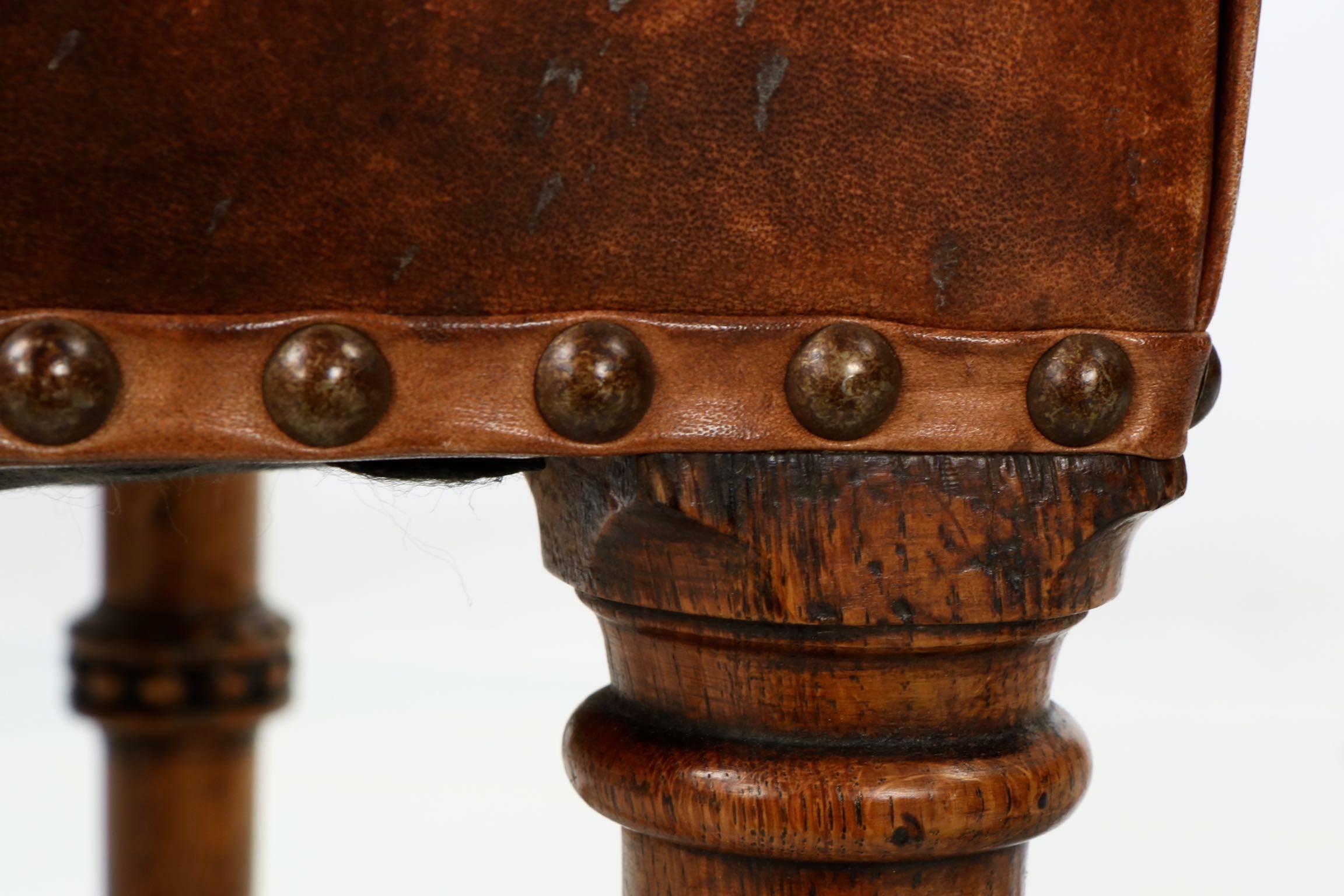 Pair of English Antique Leather and Carved Oak Side Chairs, circa 1900 1