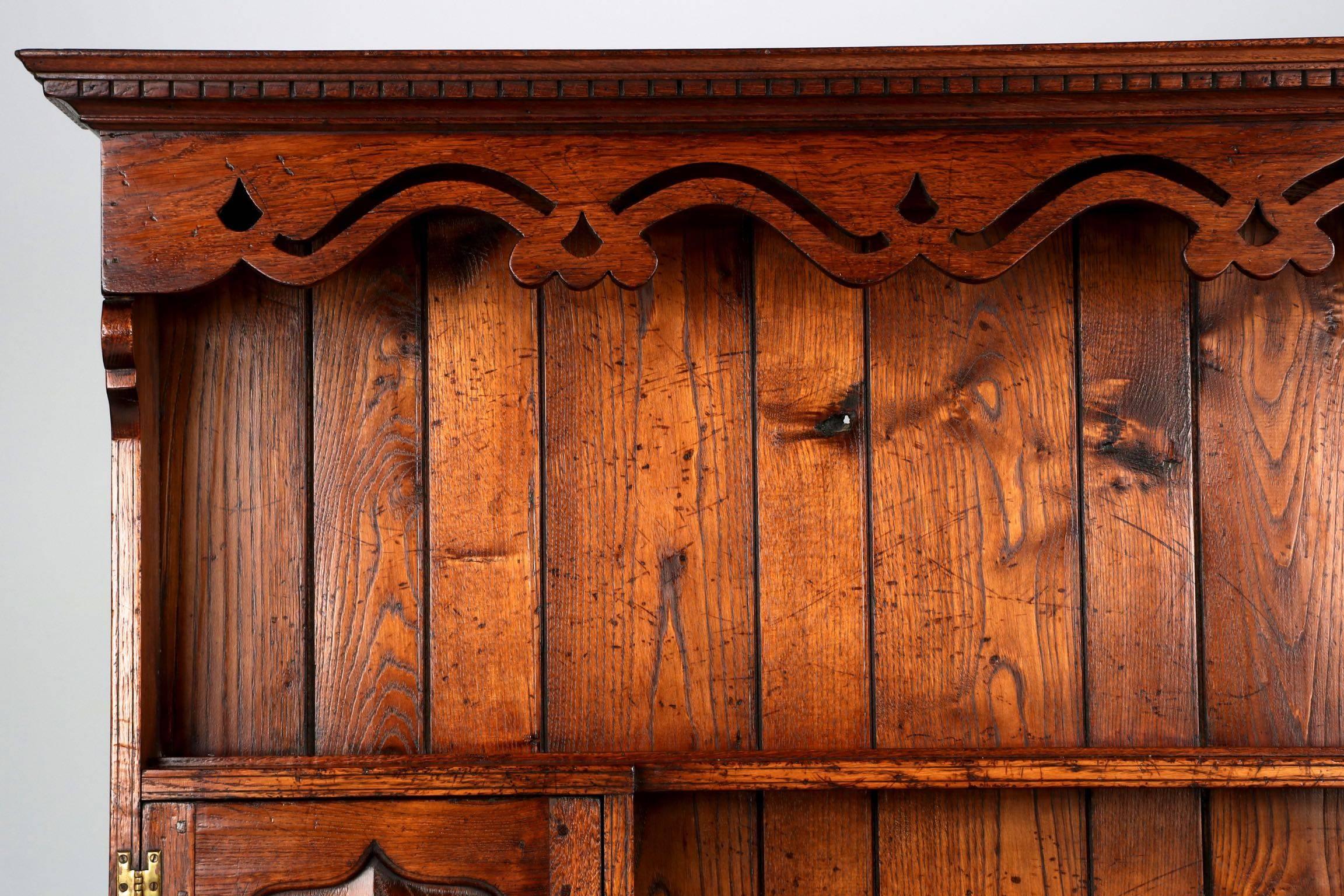 English Antique Oak Welsh Cupboard Cabinet, Early 20th Century 4
