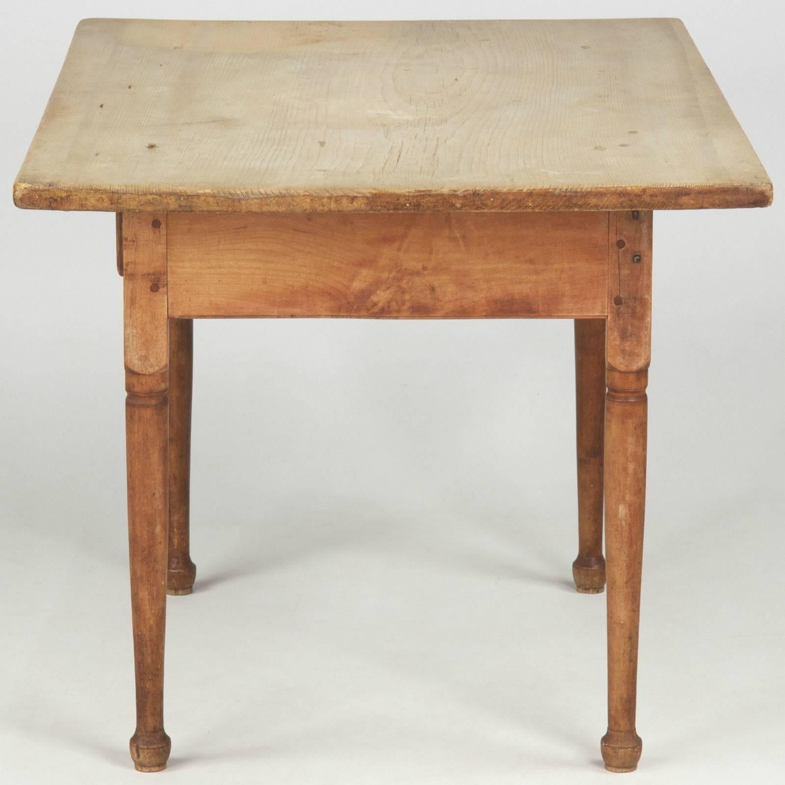 American Primitive Scrubbed Pine Tavern Antique Farm Table, 19th Century In Distressed Condition In Shippensburg, PA
