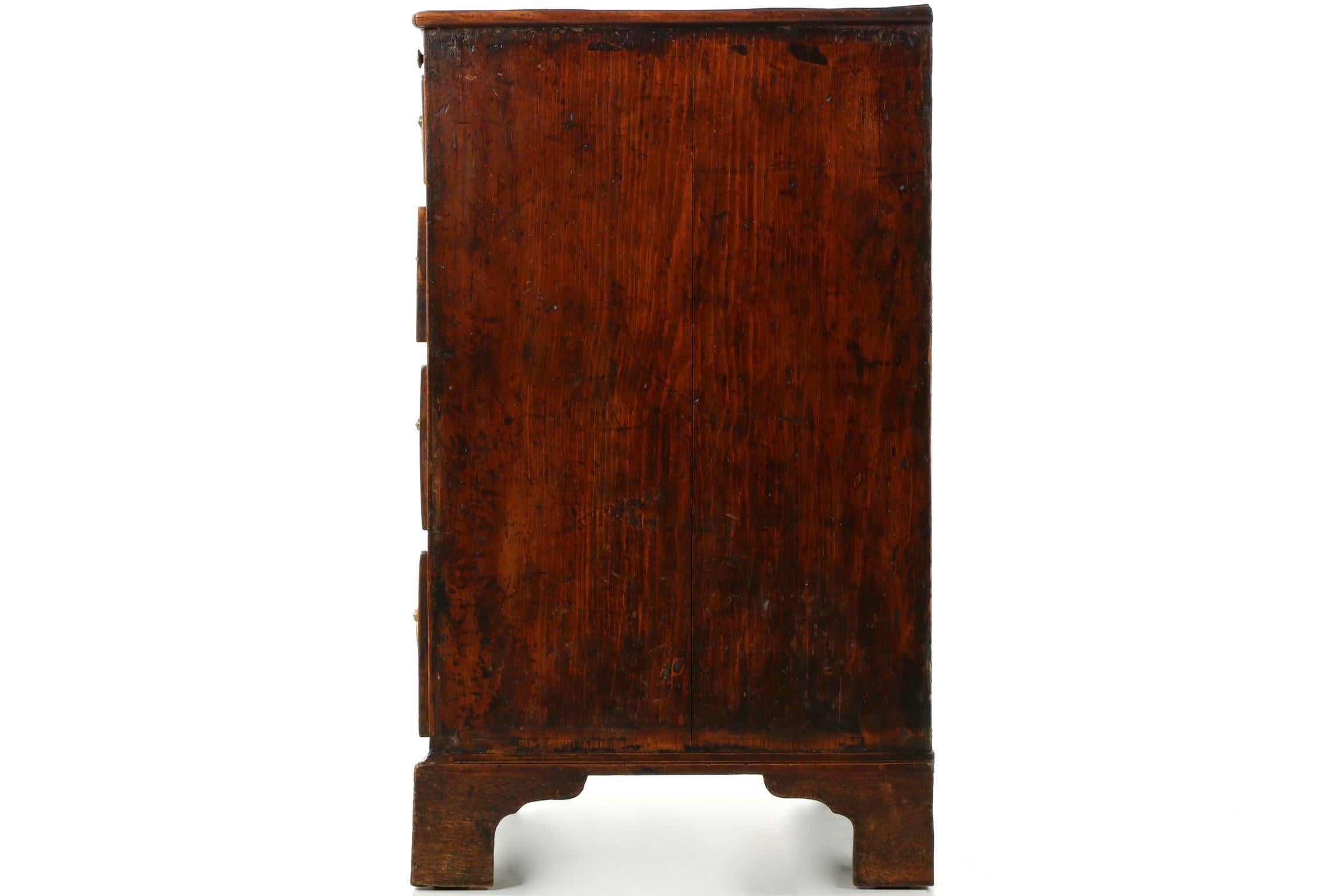 George III Period Mahogany and Pine Chest of Drawers, England, circa 1760 In Good Condition In Shippensburg, PA