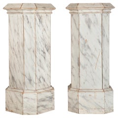 Coppia di colonne in pino dipinte a finto marmo, primi anni del XX secolo