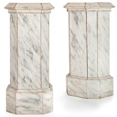 Coppia di colonne in pino dipinte a finto marmo, primi anni del XX secolo