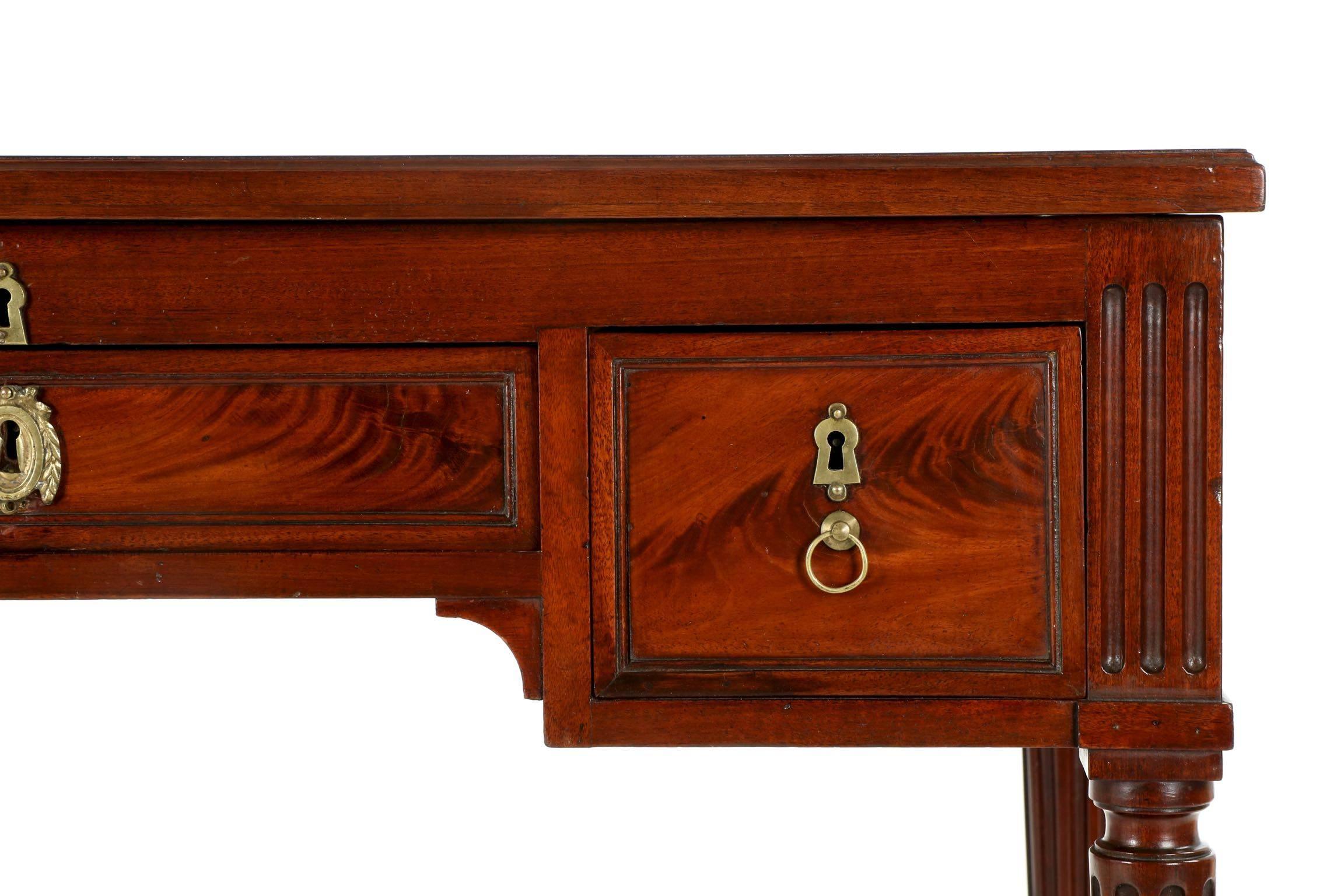 An exceptional dressing table of the finest quality, this exquisite work features the most exhuberant cuts of crotch-mahogany across the apron and top. The center drawer is characterized by billowing and perfectly symmetrical flames of mahogany