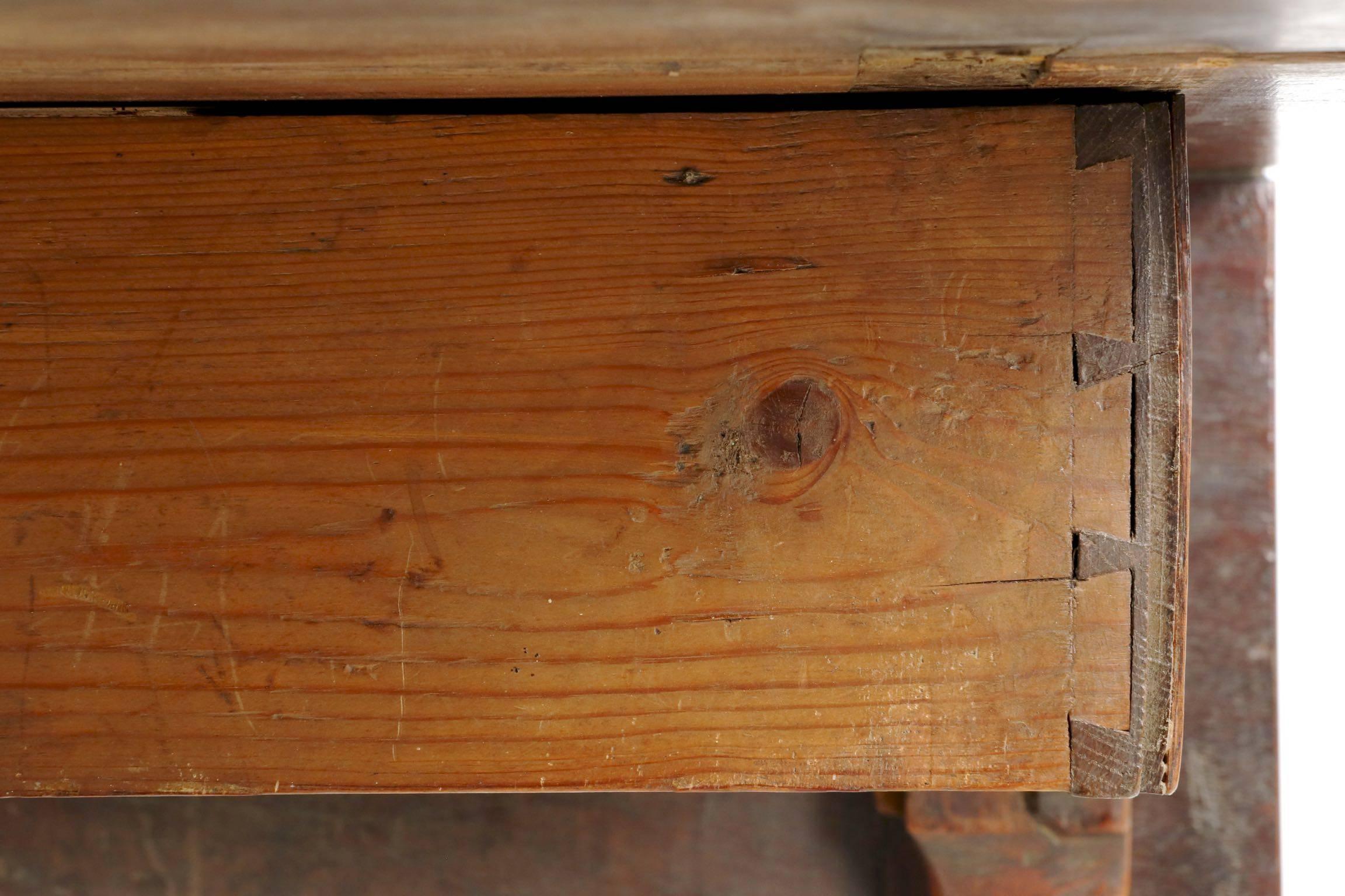 18th Century English George II Walnut Drop-Leaf Table with Ball & Claw Feet 1