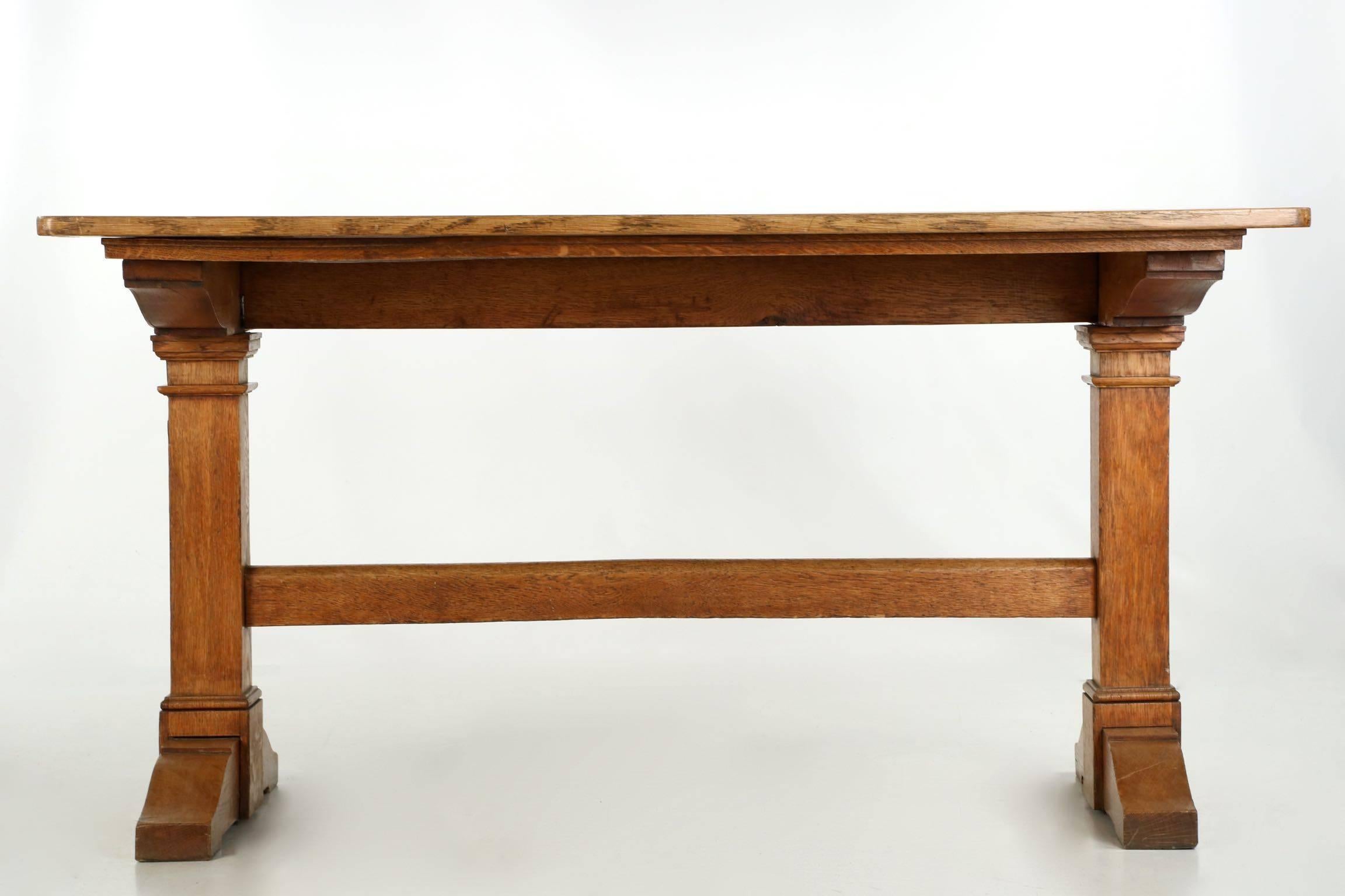 Worn Oak Arts & Crafts Antique Breakfast Dining Table circa 1890-1910 In Good Condition In Shippensburg, PA