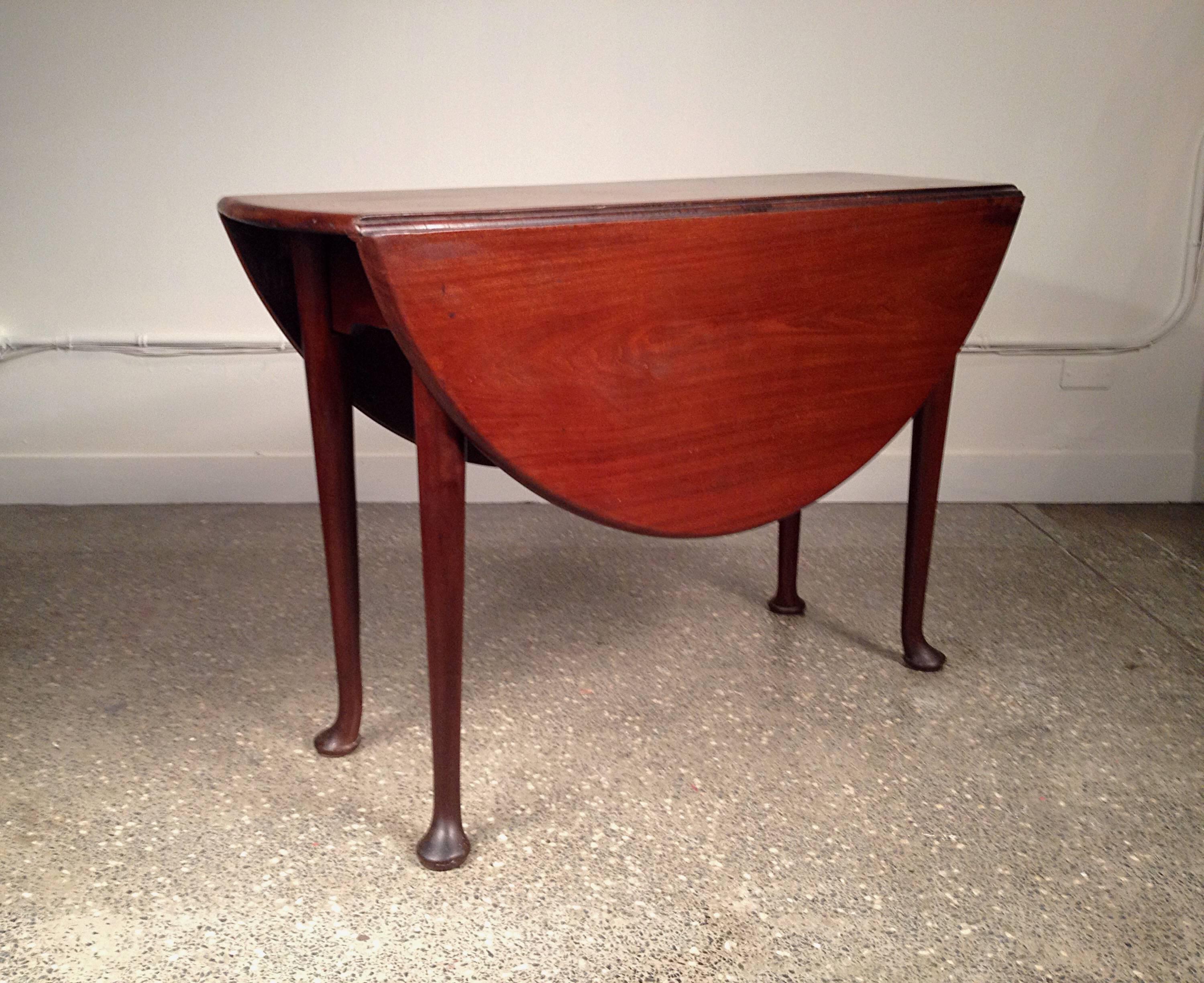 George II Mahogany Drop-Leaf Table In Excellent Condition For Sale In By Appointment Only, Ontario