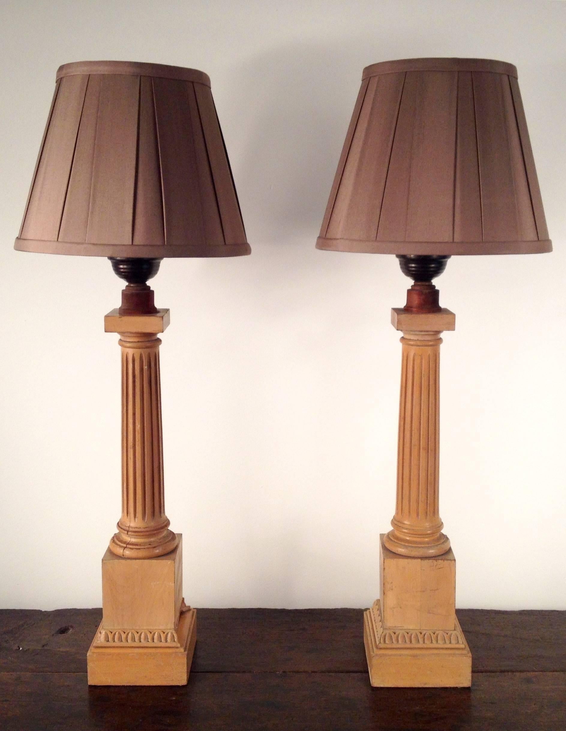 Neoclassical Pair of 1920s Wood Fluted Column Lamps For Sale