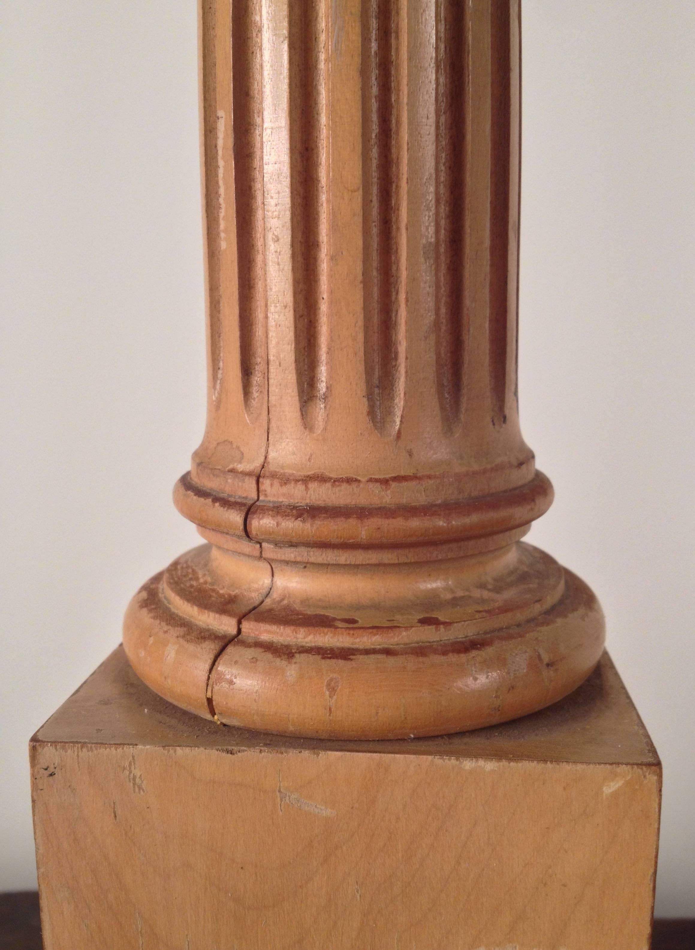 Carved Pair of 1920s Wood Fluted Column Lamps For Sale