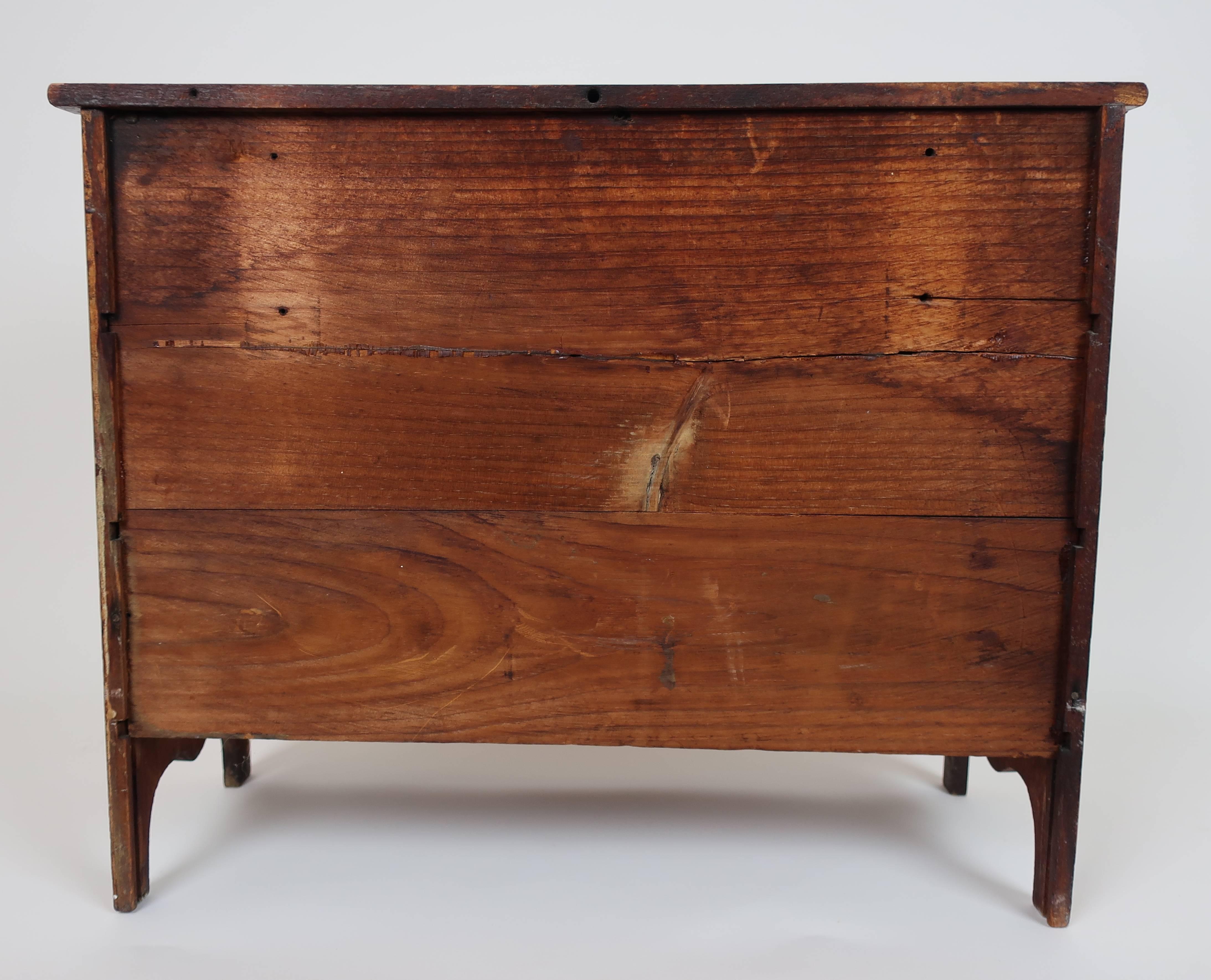 Early 19th Century American Miniature Pine Chest of Drawers In Good Condition In Carmel, CA