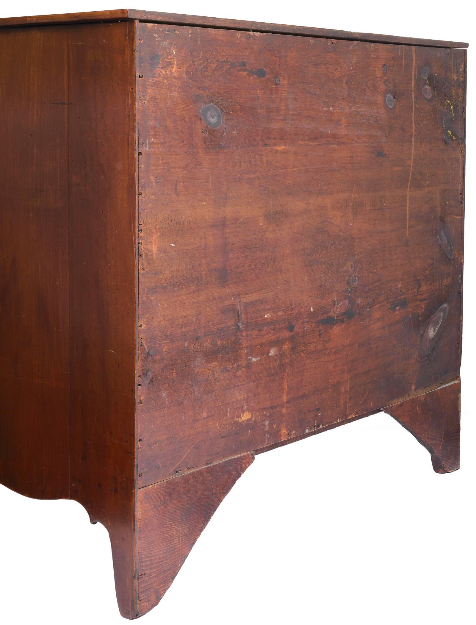 Hand-Crafted American 18th Century Federal Mahogany Chest of Drawers For Sale