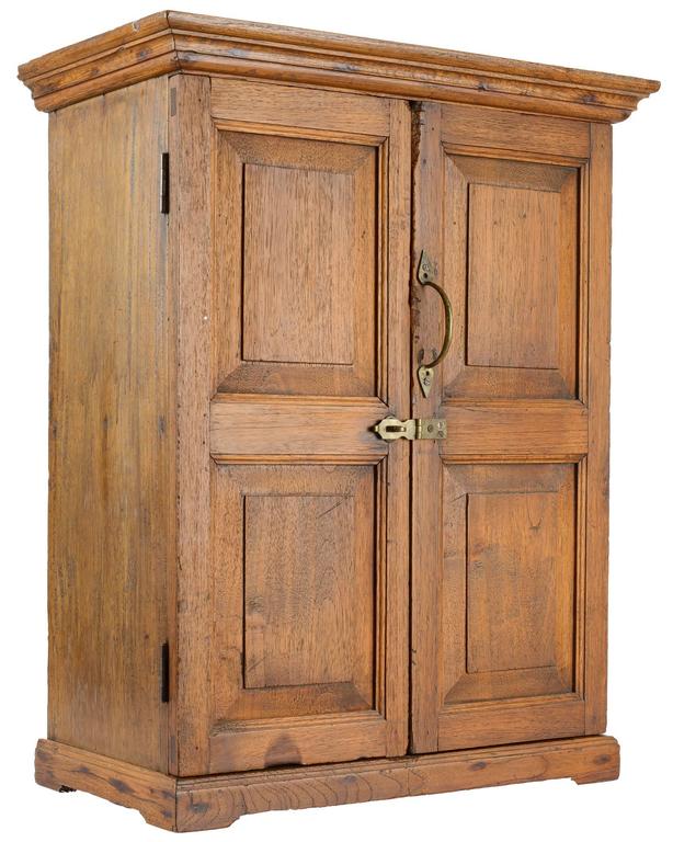 American Colonial 18th Century American Hanging Cupboard For Sale